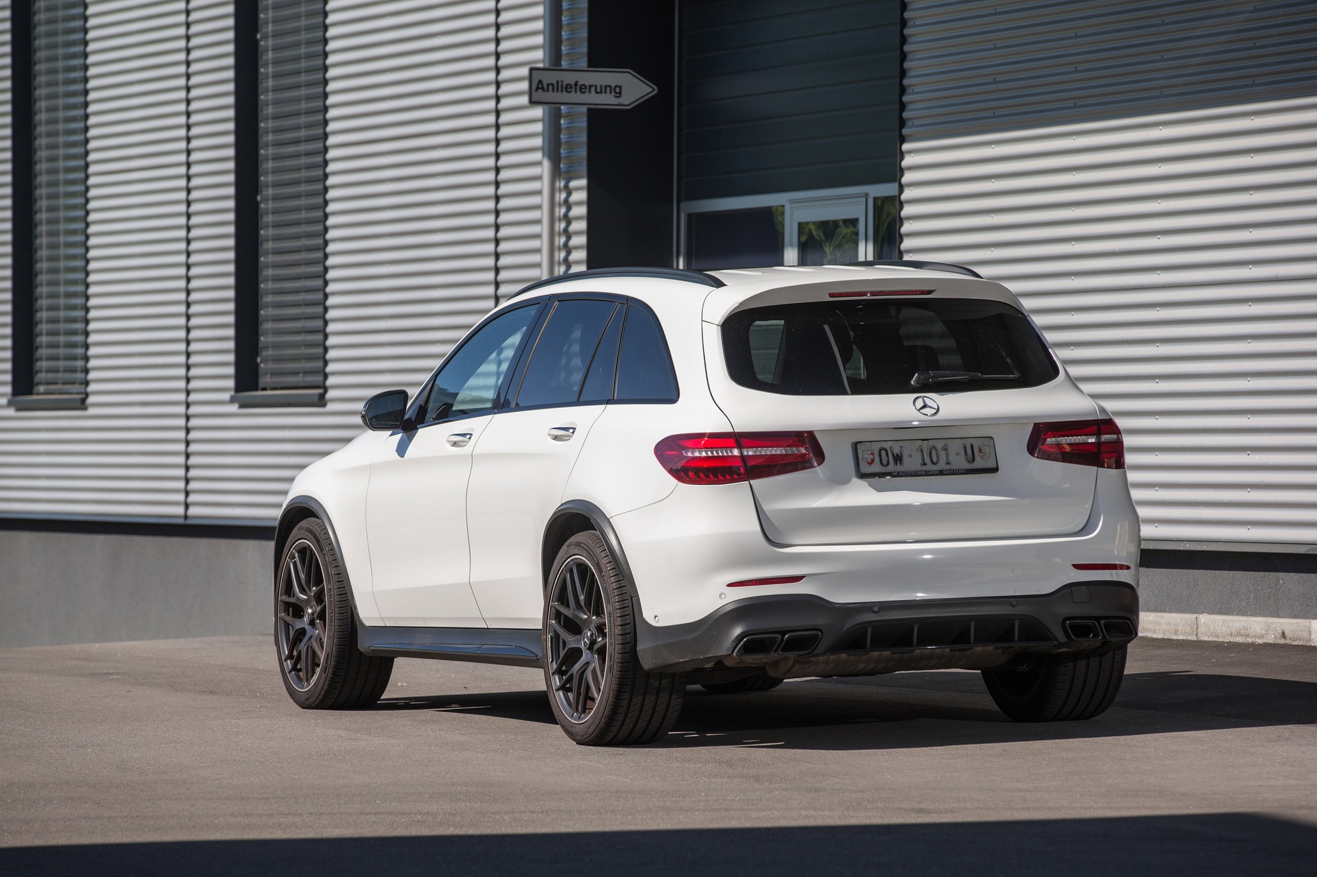 MERCEDES-BENZ GLC 63 S AMG Edition 1 4Matic+ 9G-Tronic-image-4