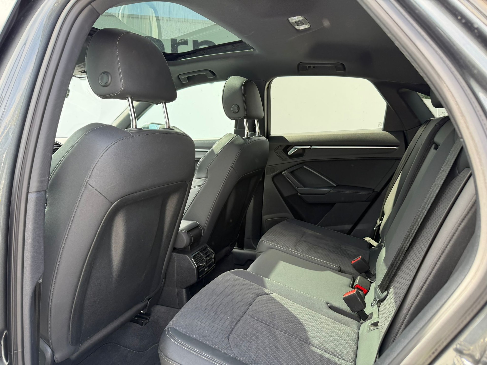 AUDI Q3 Sportback 40 TFSI S line quattro S-tronic-image-6