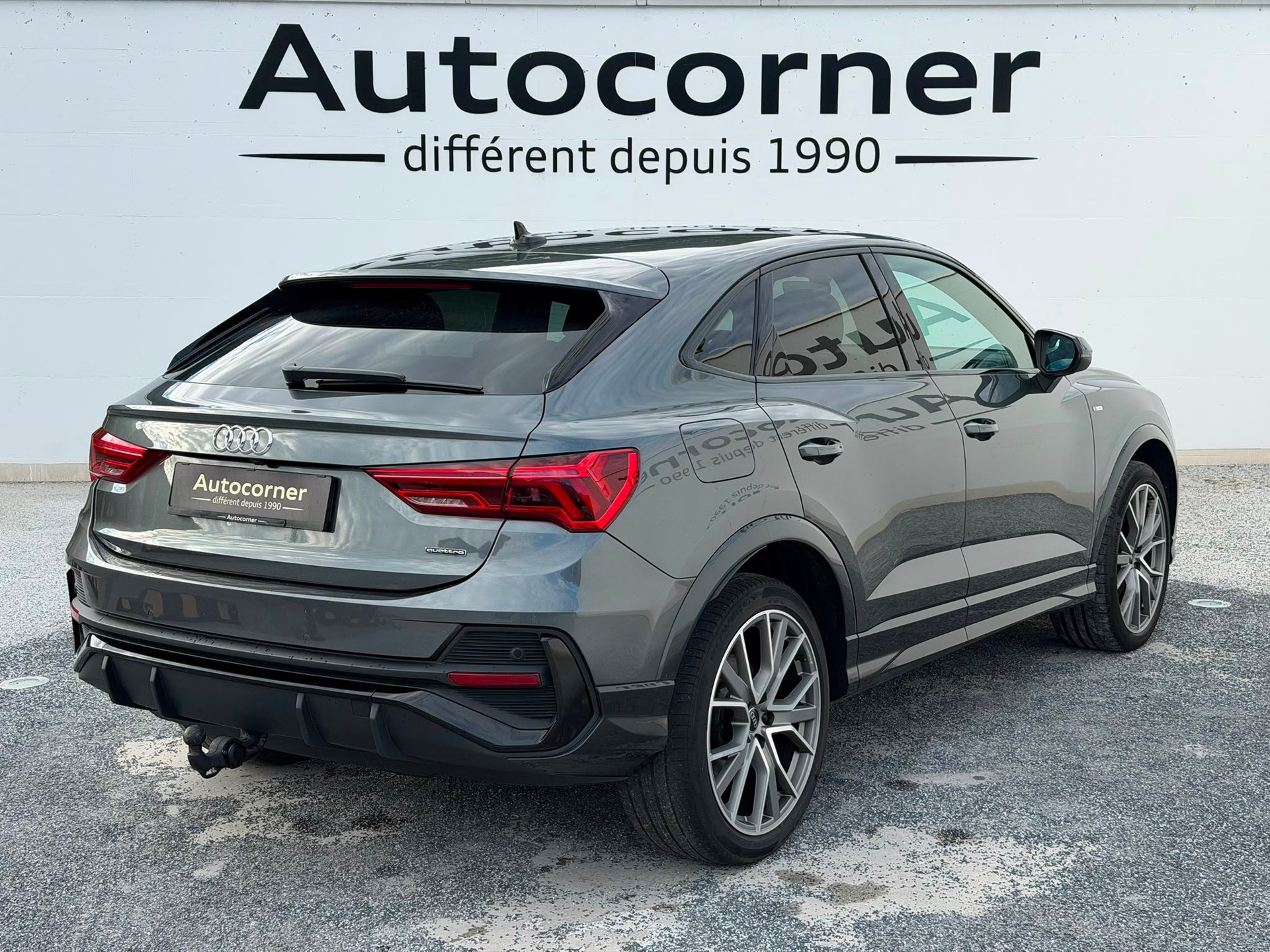 AUDI Q3 Sportback 40 TFSI S line quattro S-tronic-image-2