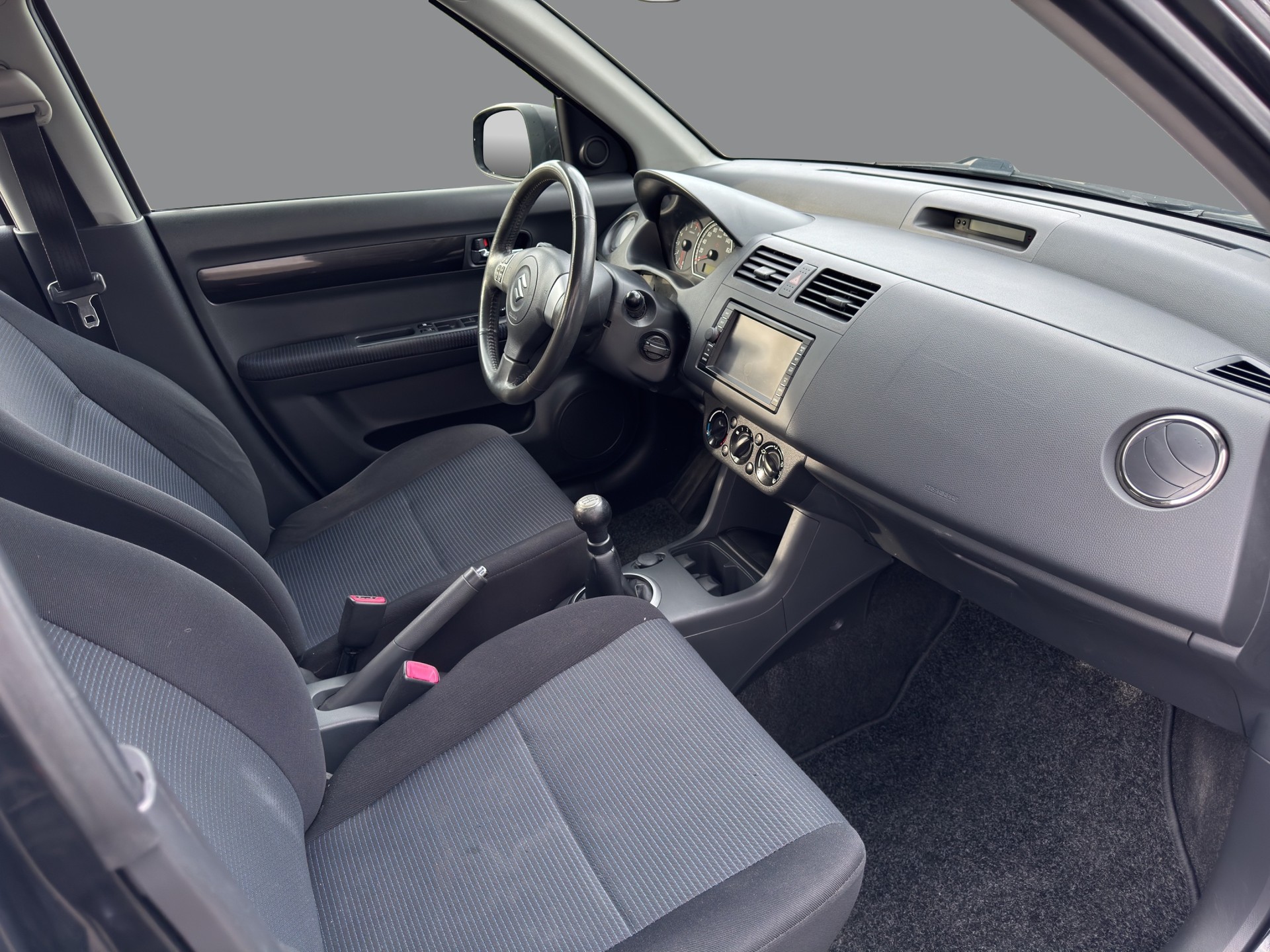 SUZUKI Swift 1.3i 16V GL Top 4x4-image-9