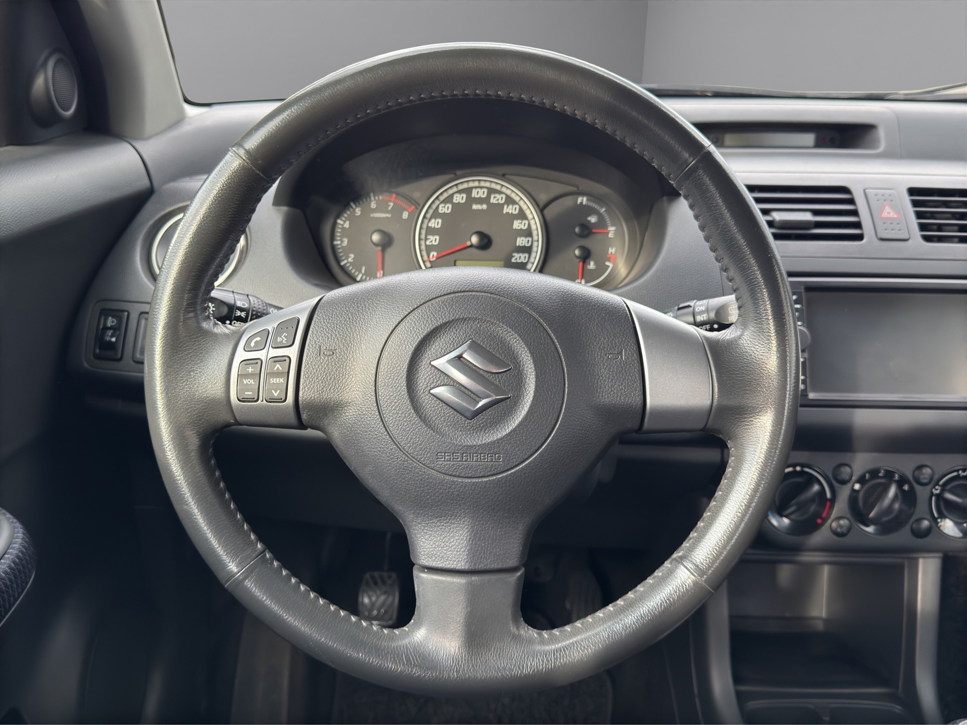 SUZUKI Swift 1.3i 16V GL Top 4x4-image-11