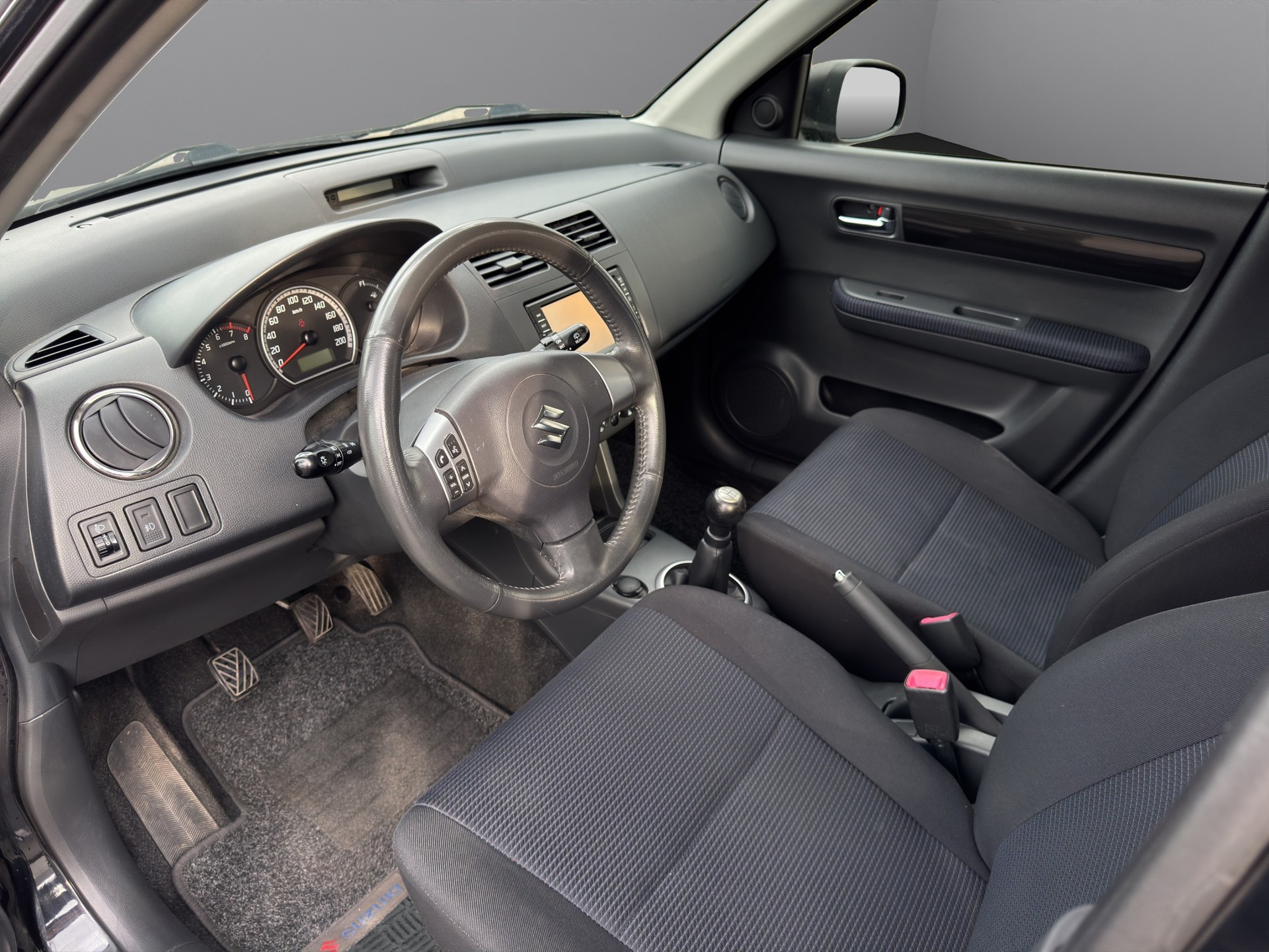 SUZUKI Swift 1.3i 16V GL Top 4x4-image-10
