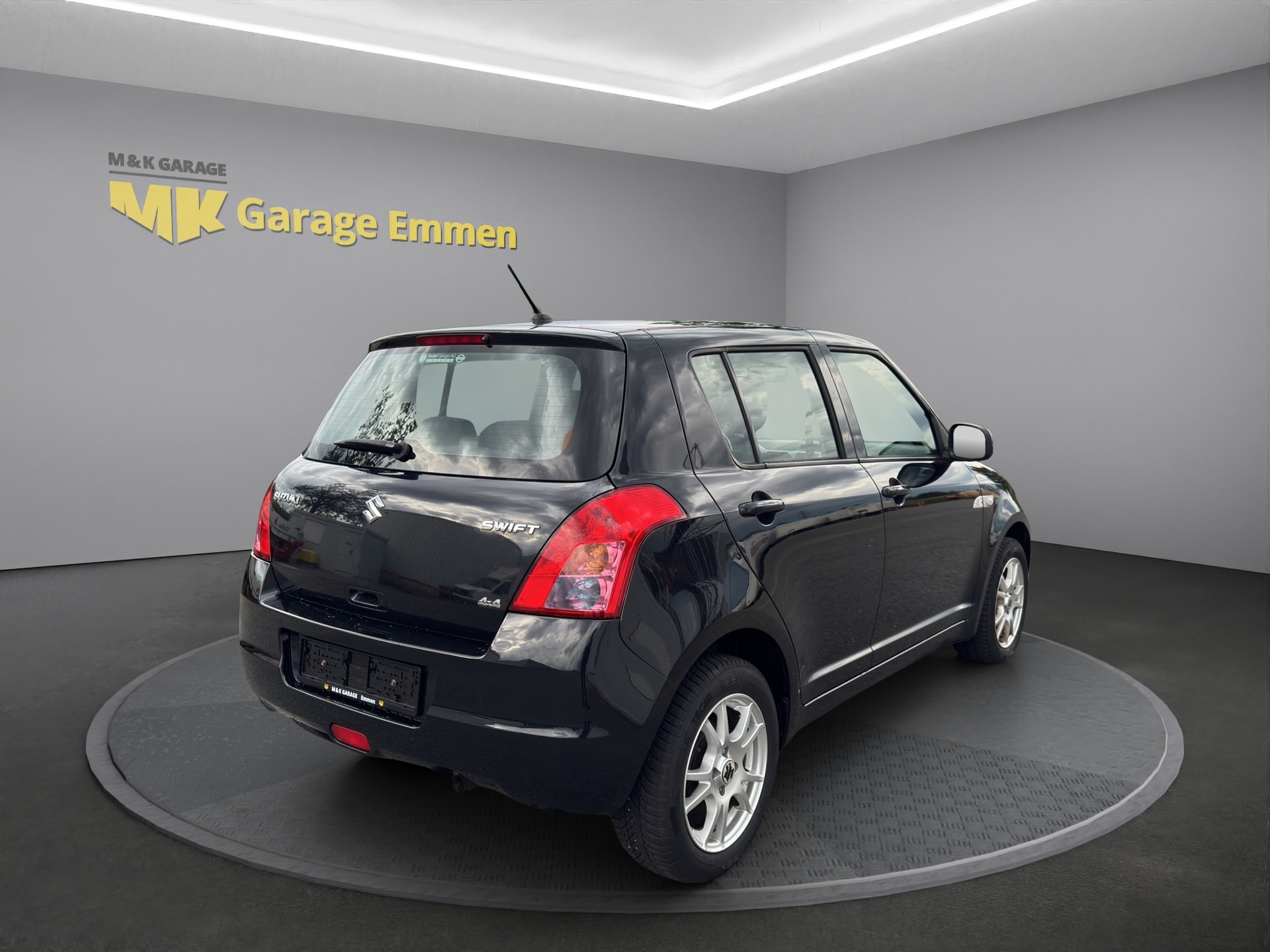 SUZUKI Swift 1.3i 16V GL Top 4x4-image-4