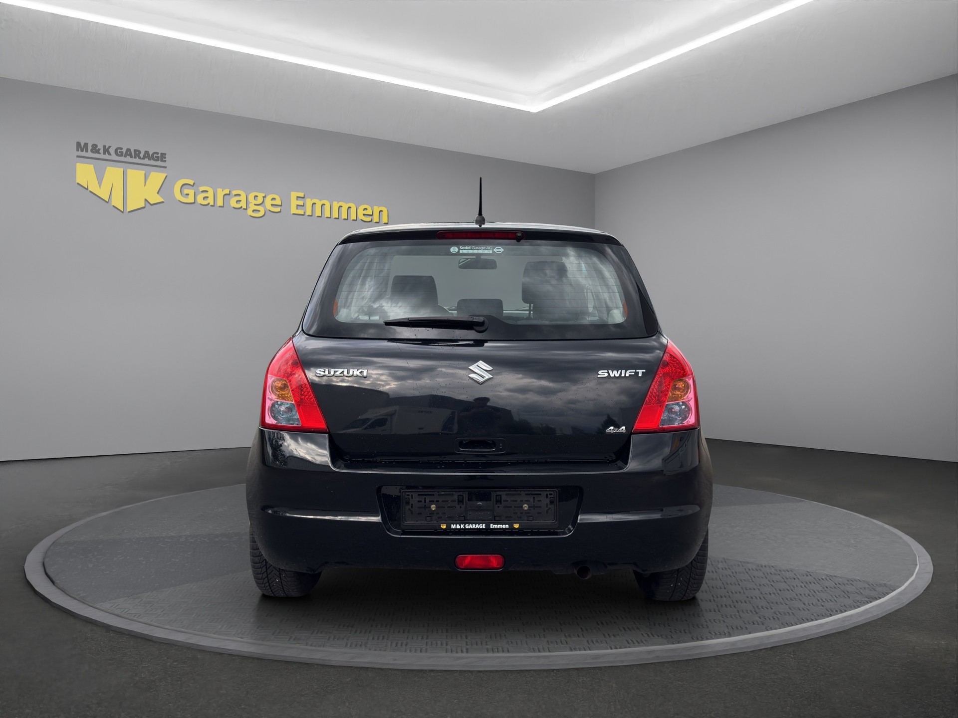 SUZUKI Swift 1.3i 16V GL Top 4x4-image-3
