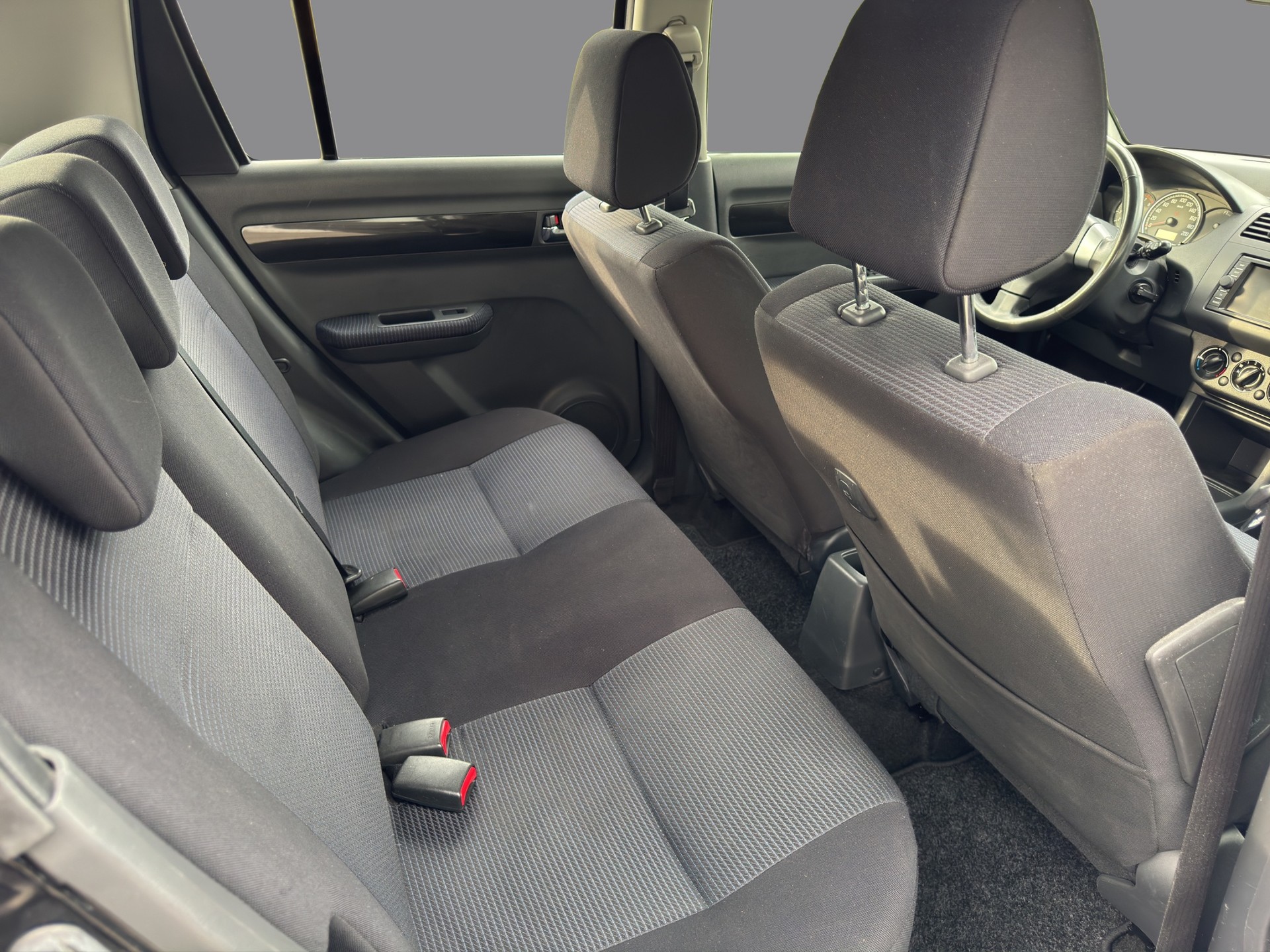 SUZUKI Swift 1.3i 16V GL Top 4x4-image-8