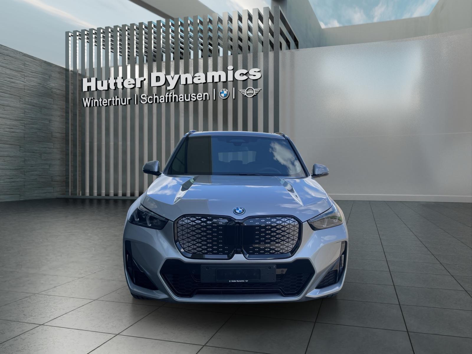 BMW iX1 30 xDrive M Sport Pro-image-1