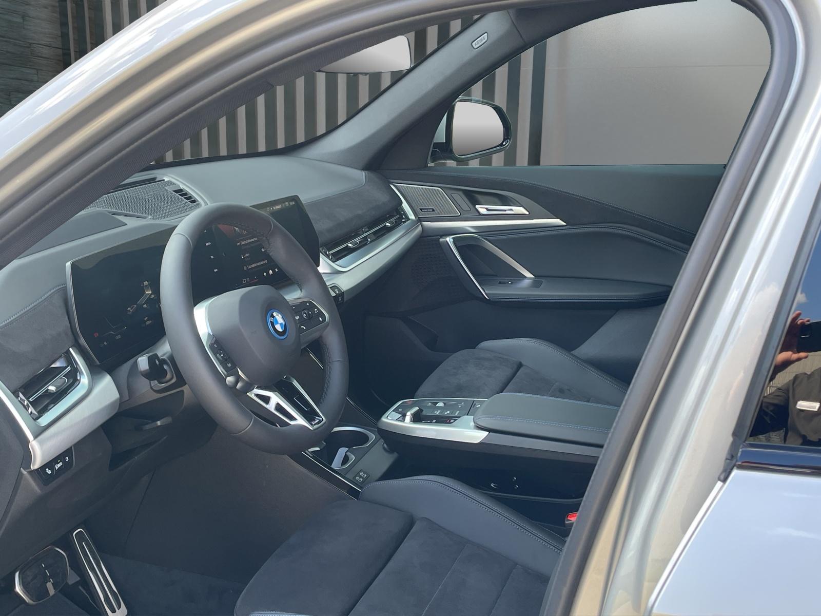 BMW iX1 30 xDrive M Sport Pro-image-13
