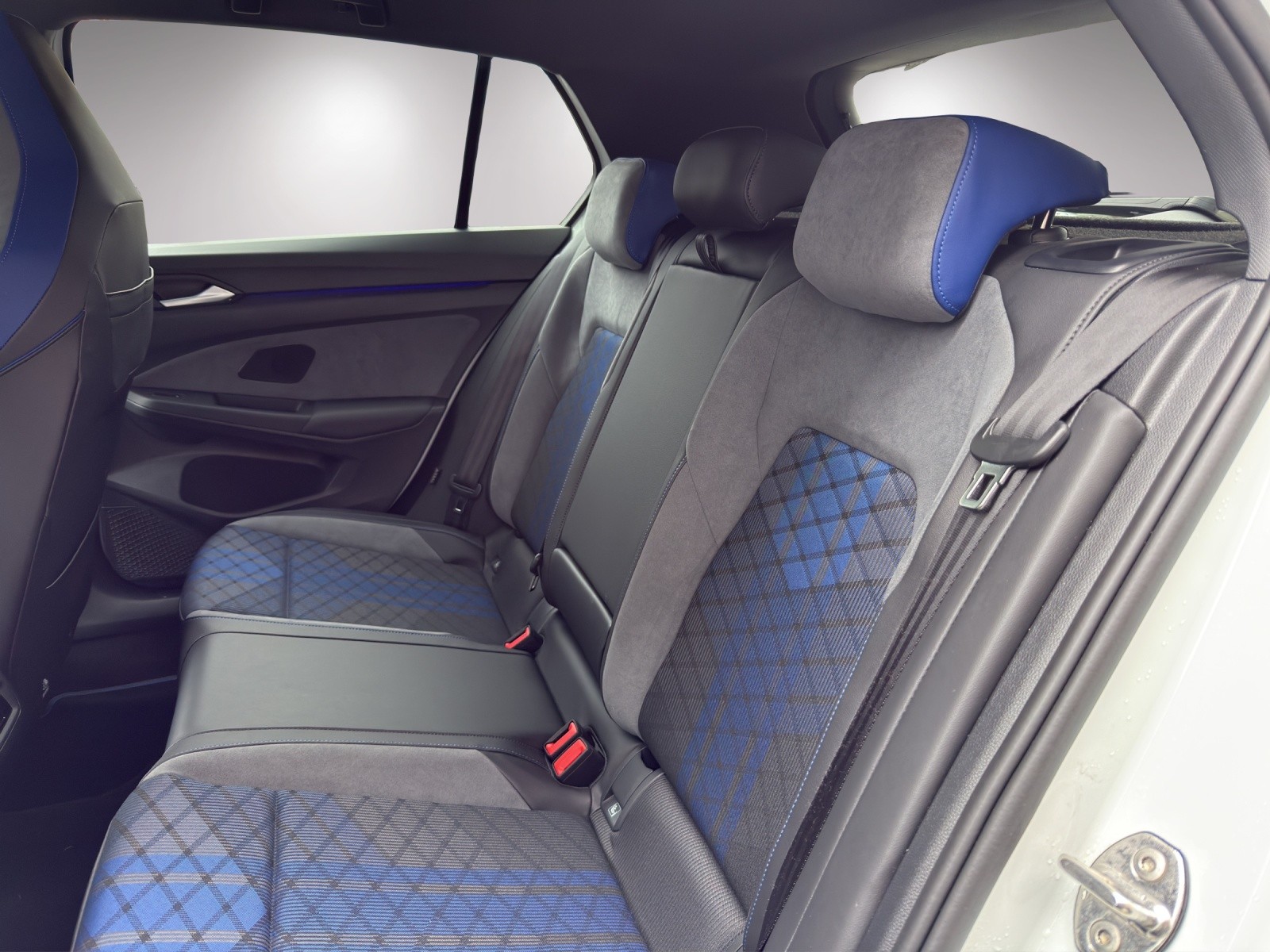 VW Golf 2.0 TSI R Black Edition DSG 4 Motion-image-10