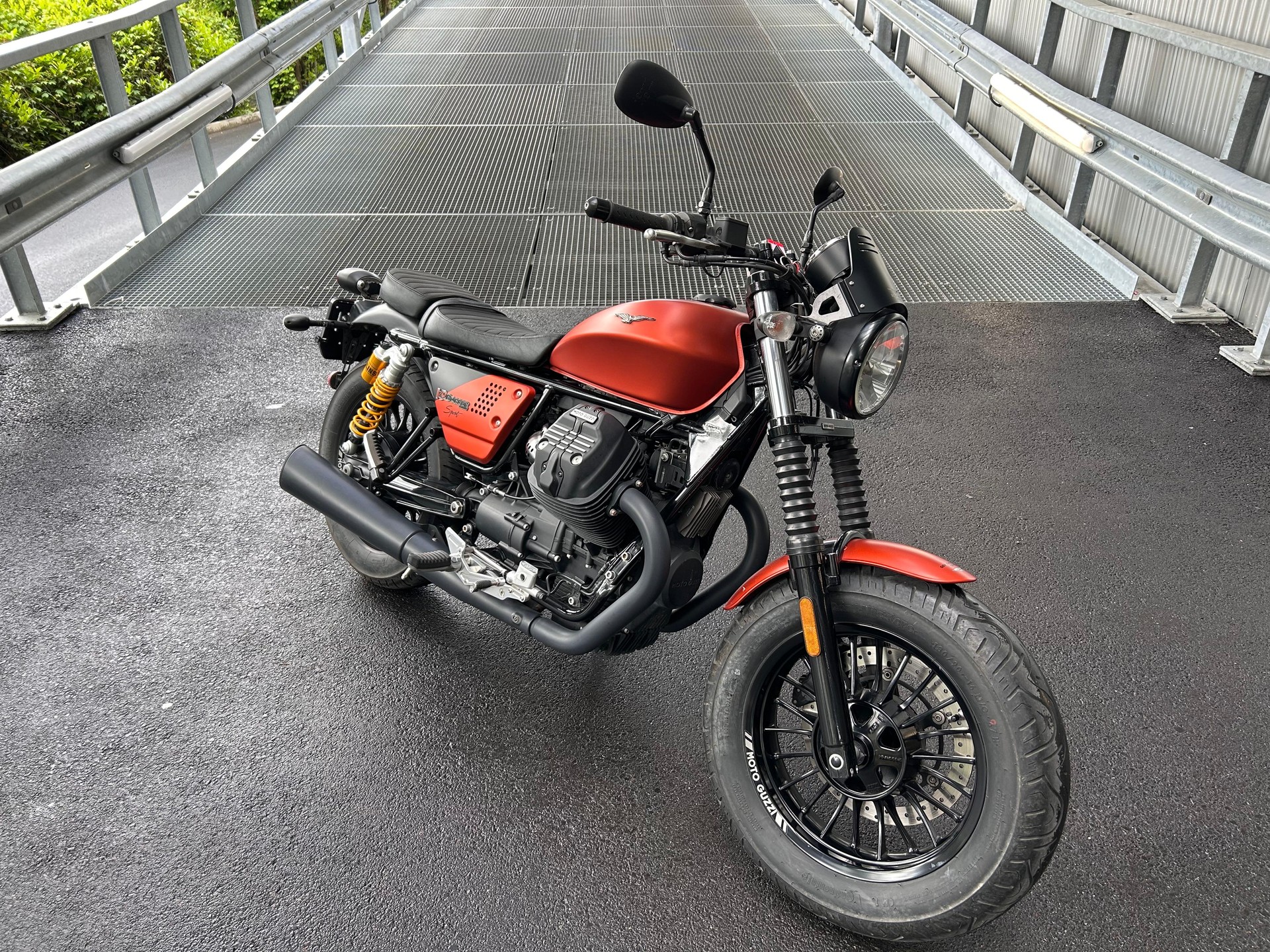 MOTO GUZZI V9 Bobber Sport 850 ABS-image-0