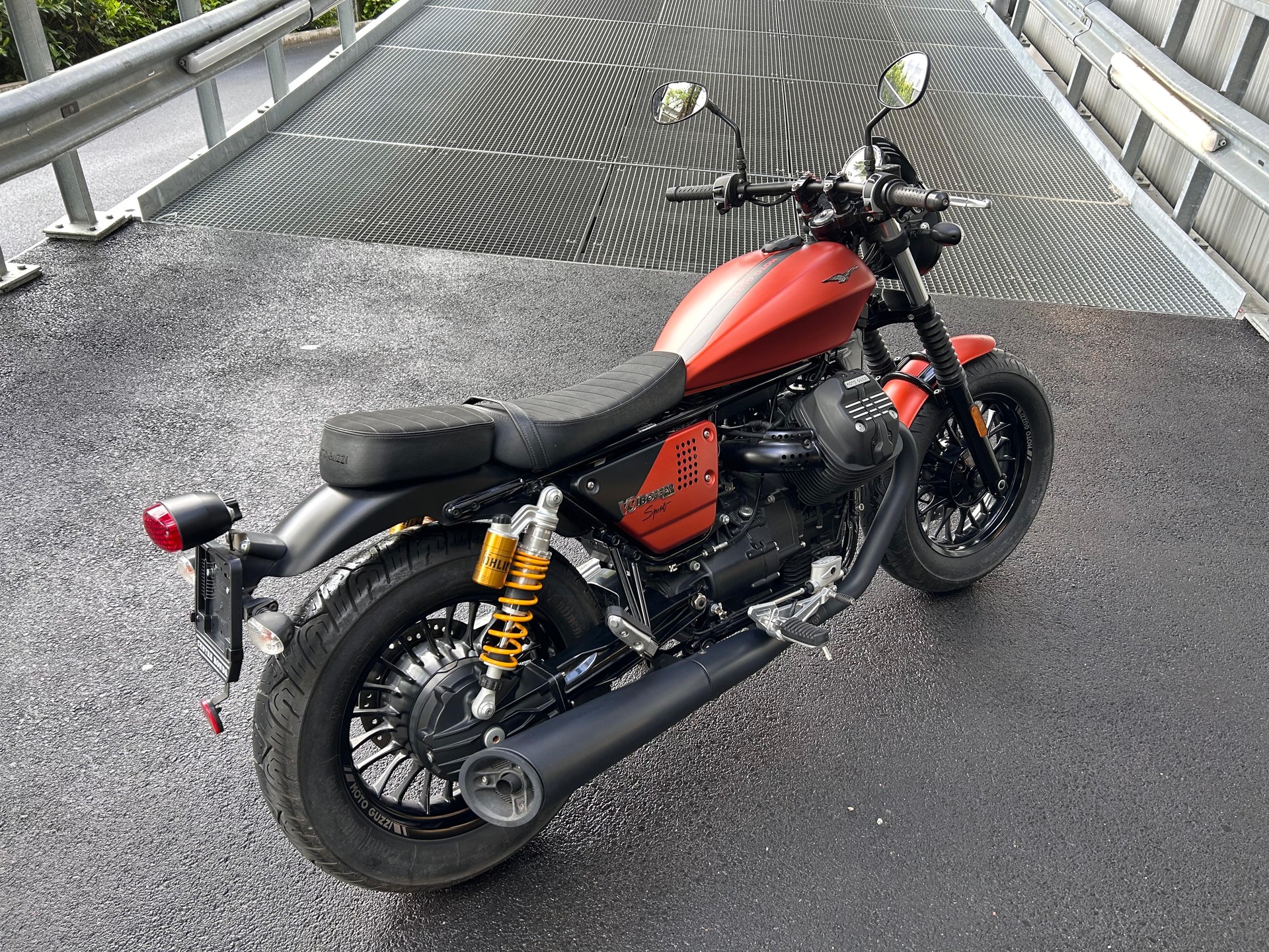 MOTO GUZZI V9 Bobber Sport 850 ABS-image-2