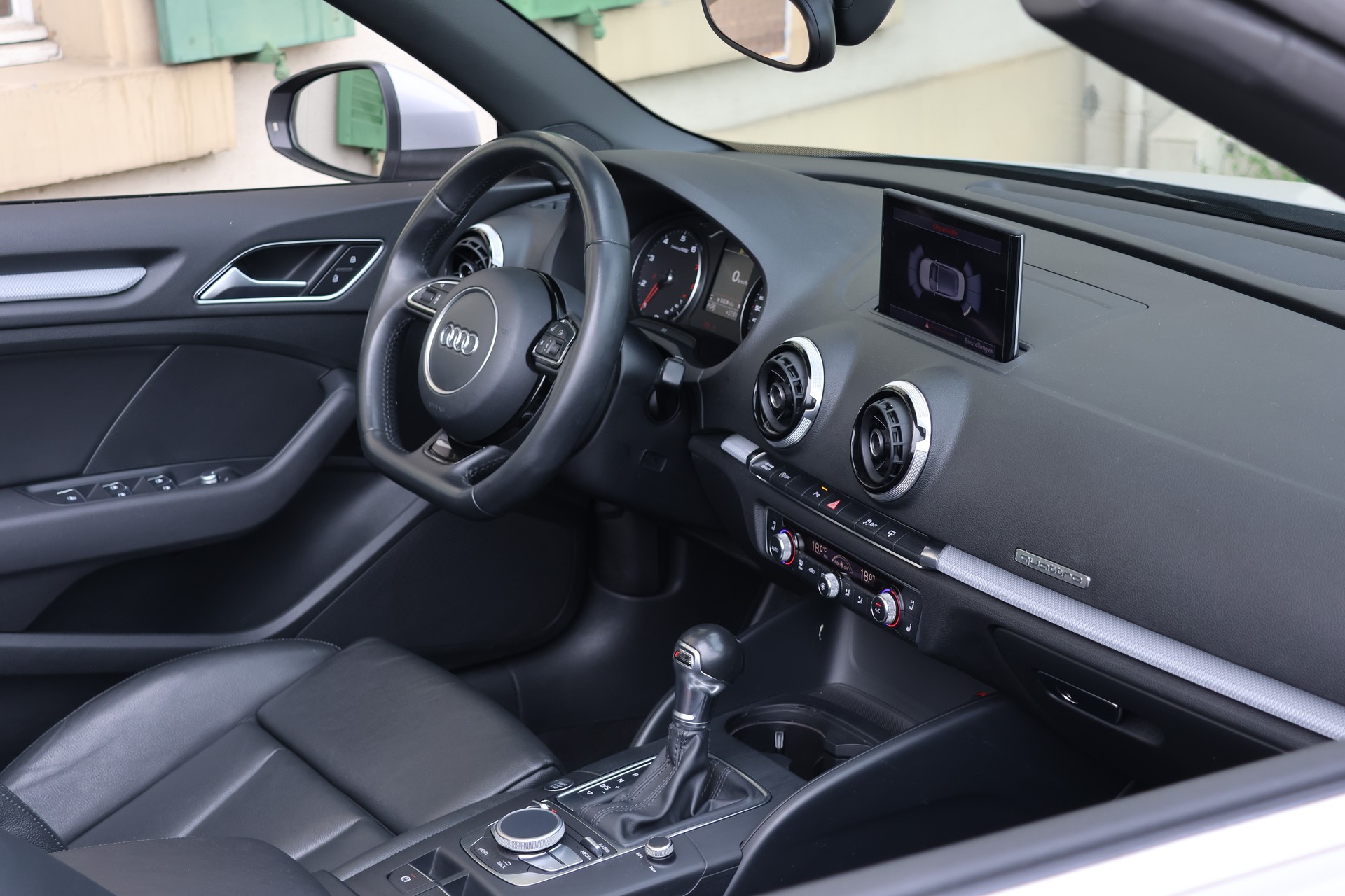 AUDI A3 Cabriolet 1.8 TFSI Ambition quattro S-tronic-image-11