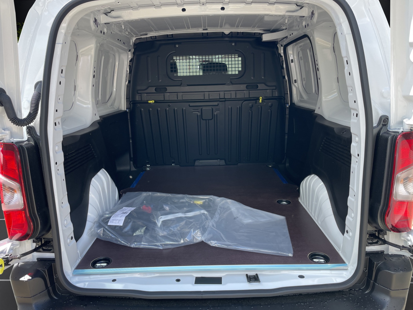 PEUGEOT Partner NEW 1.5 BlueHDI Kastenwagen 650 Standard-image-8