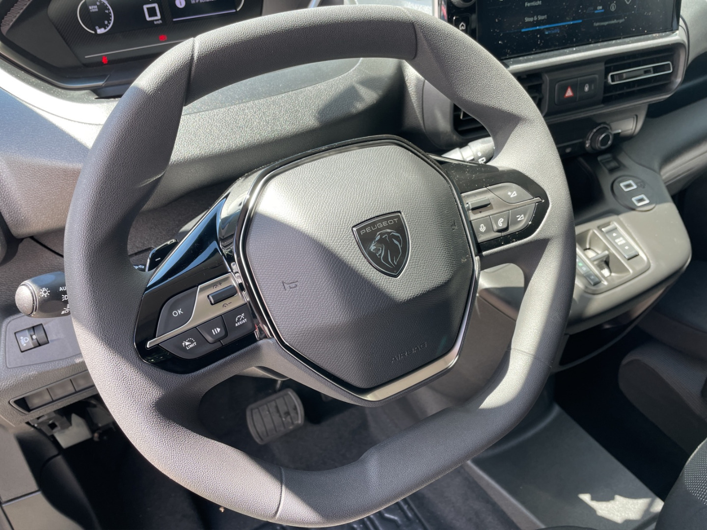 PEUGEOT Partner NEW 1.5 BlueHDI Kastenwagen 650 Standard-image-12
