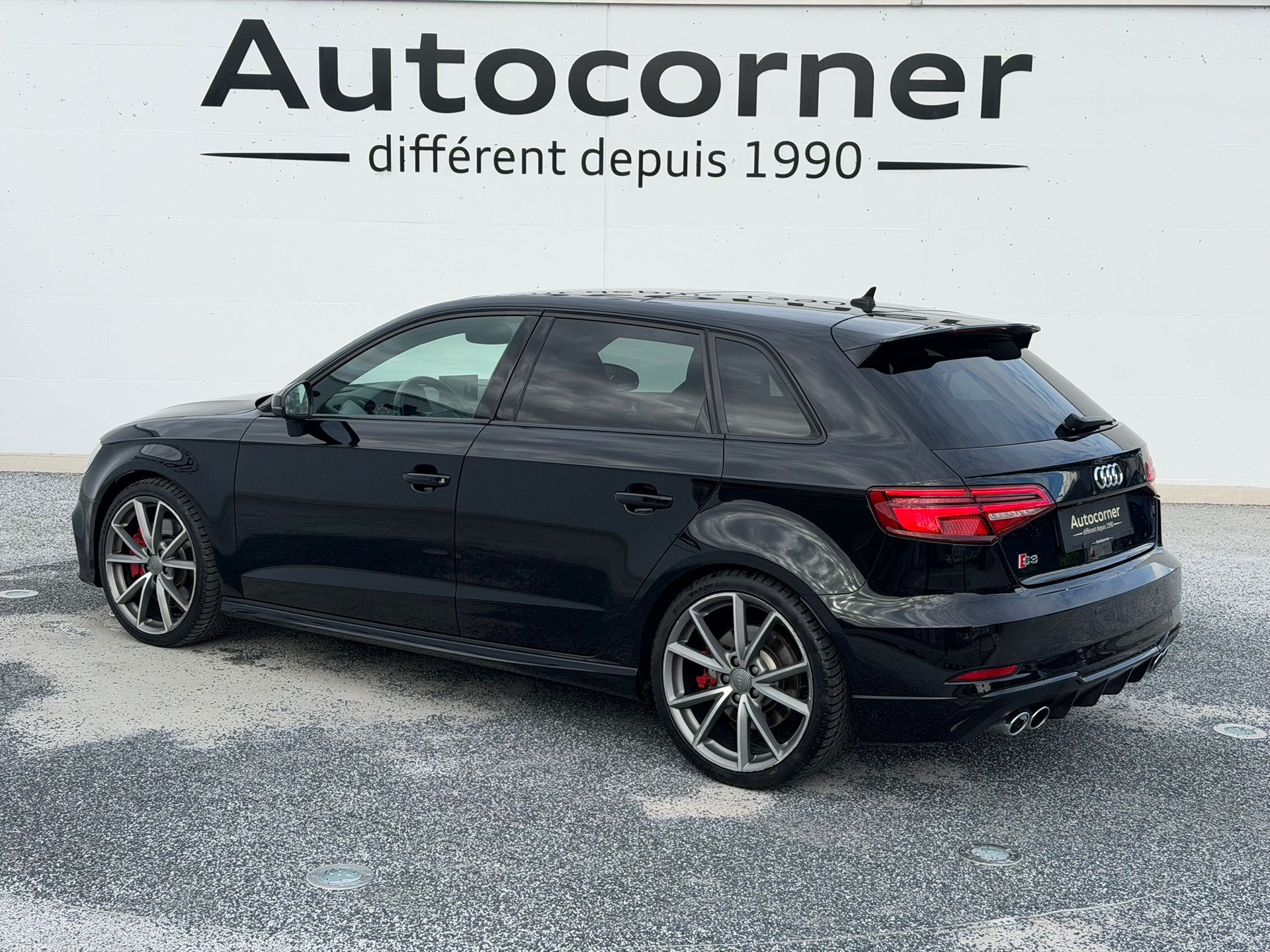 AUDI S3 Sportback 2.0 TFSI quattro S-tronic-showroom-element-2