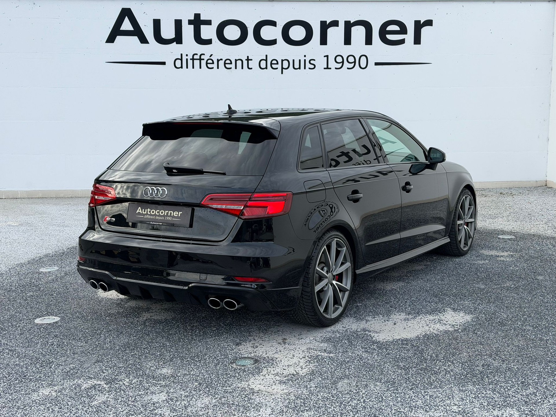 AUDI S3 Sportback 2.0 TFSI quattro S-tronic-showroom-element-3
