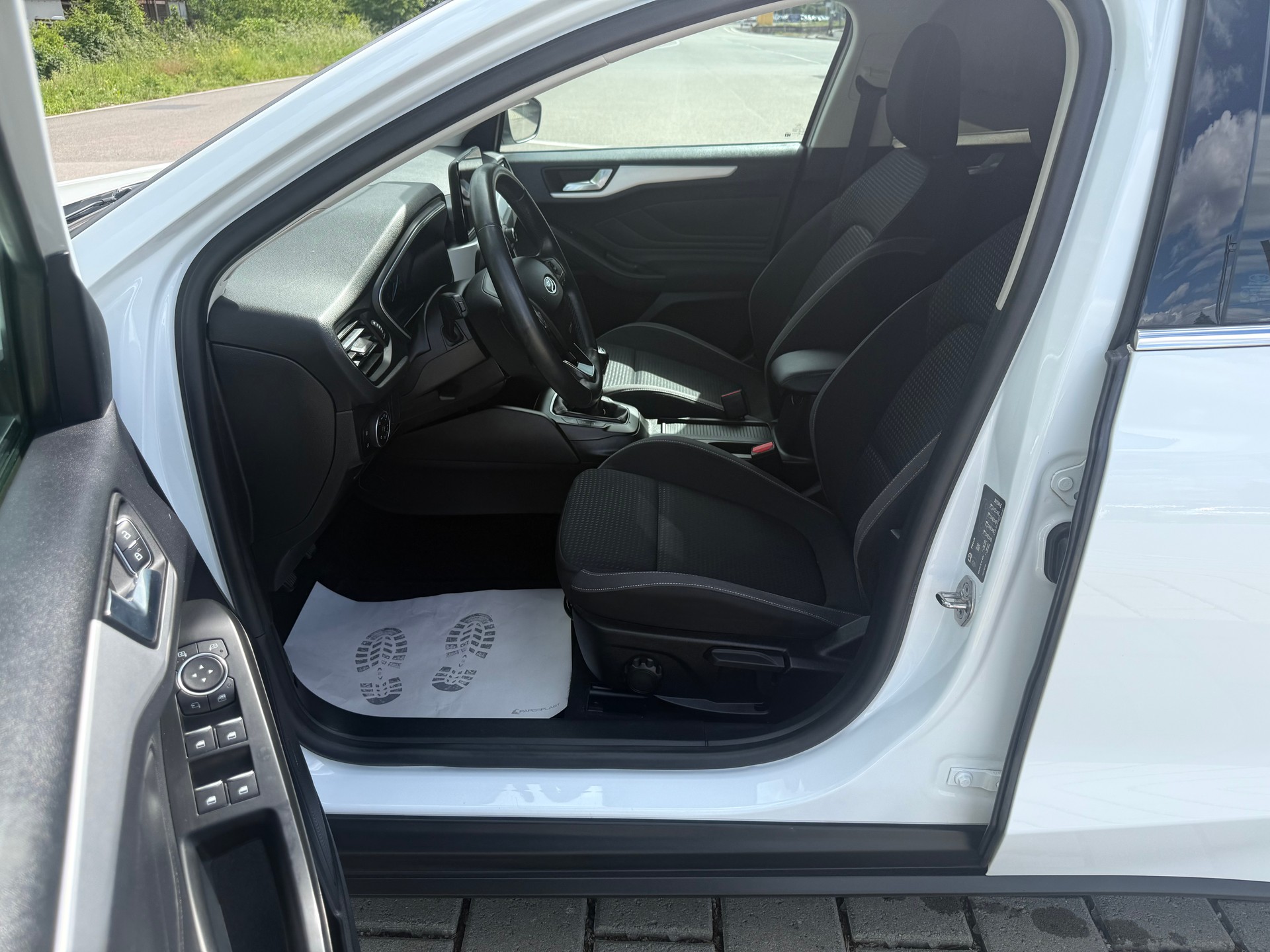 FORD Focus 1.0 SCTi Cool Connect-image-9