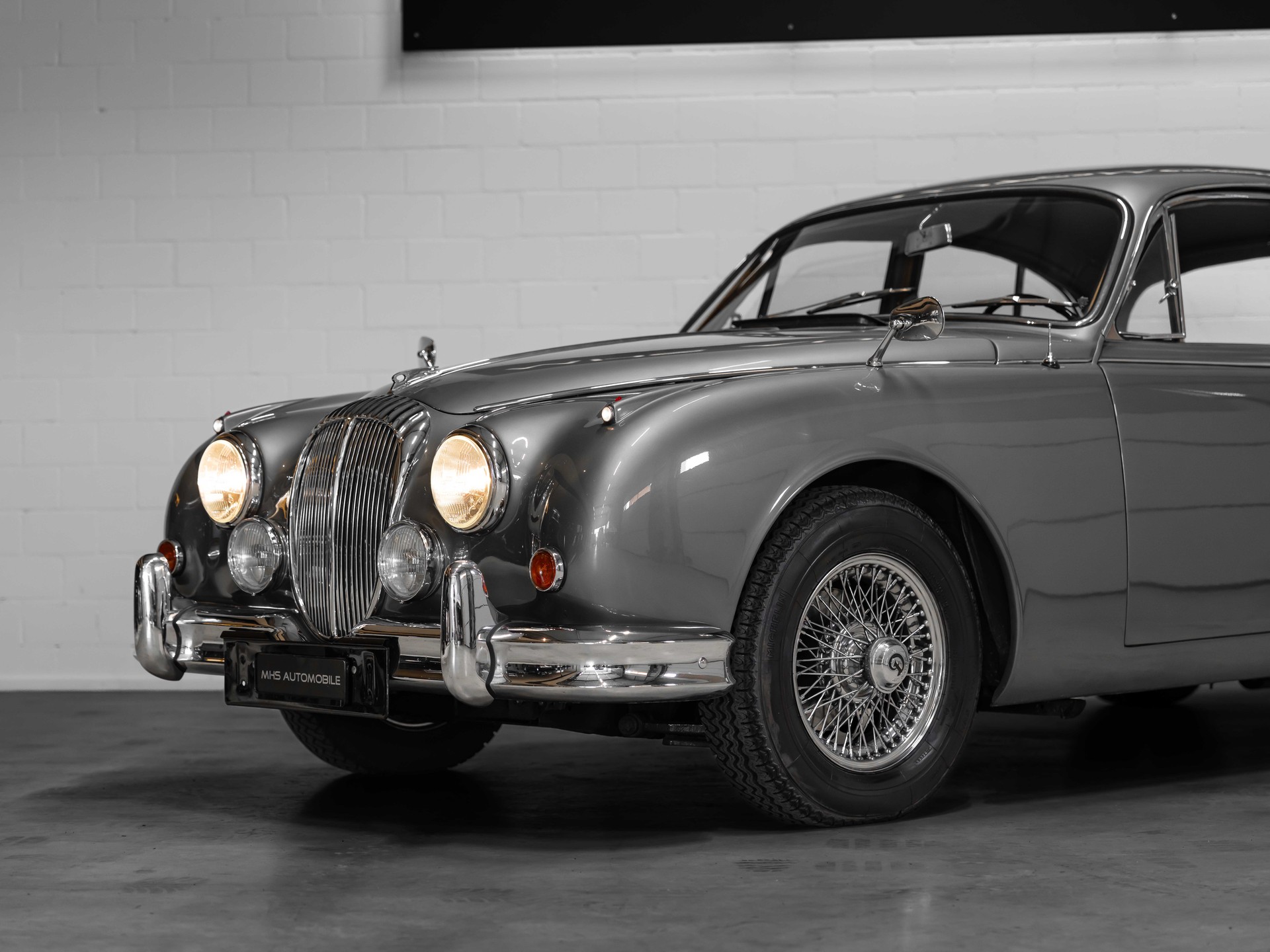 DAIMLER 2 1/2 Litre V8 Saloon-image-17