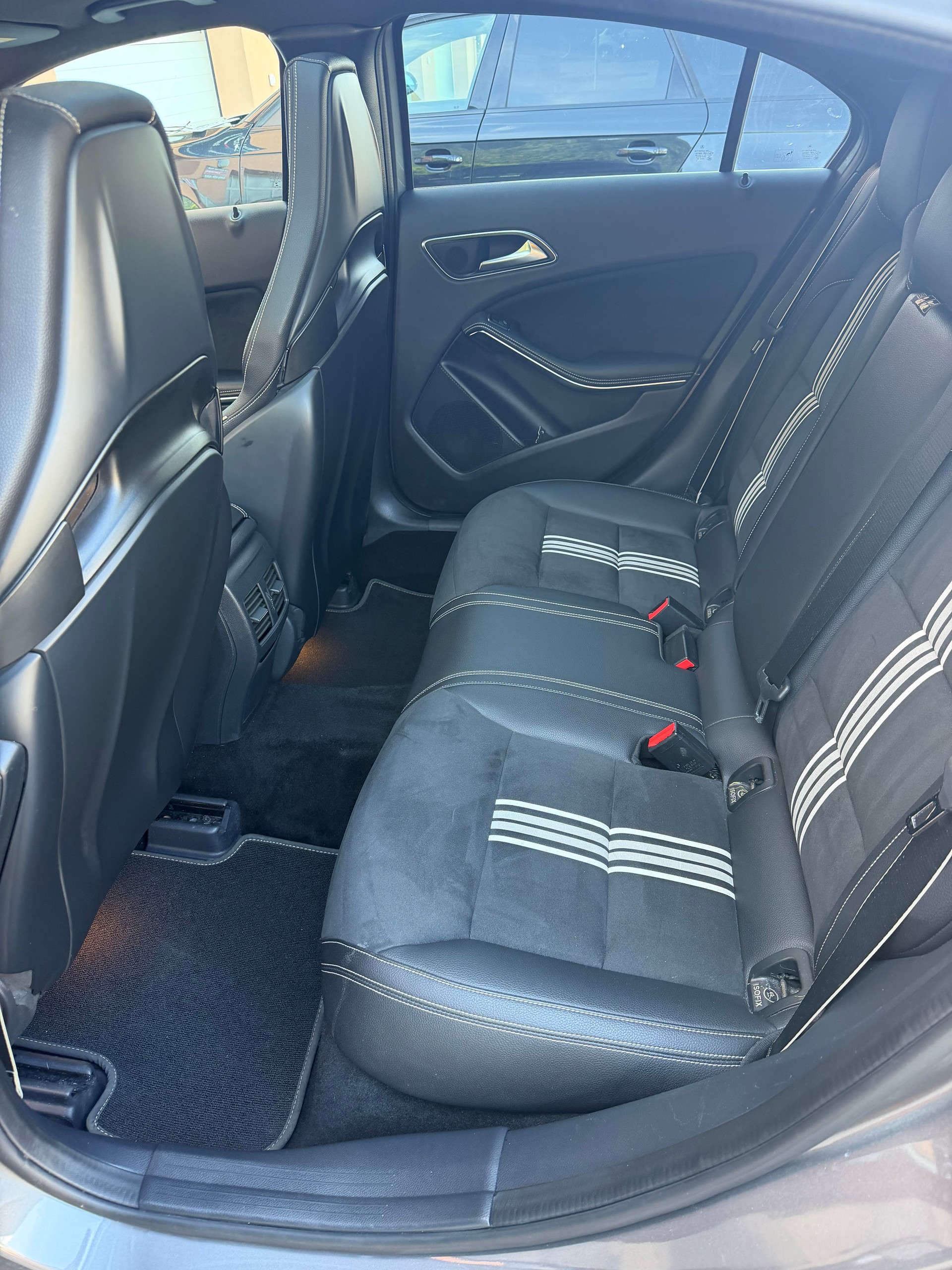 MERCEDES-BENZ A 250 Edition AMG line 4Matic 7G-DCT-image-13
