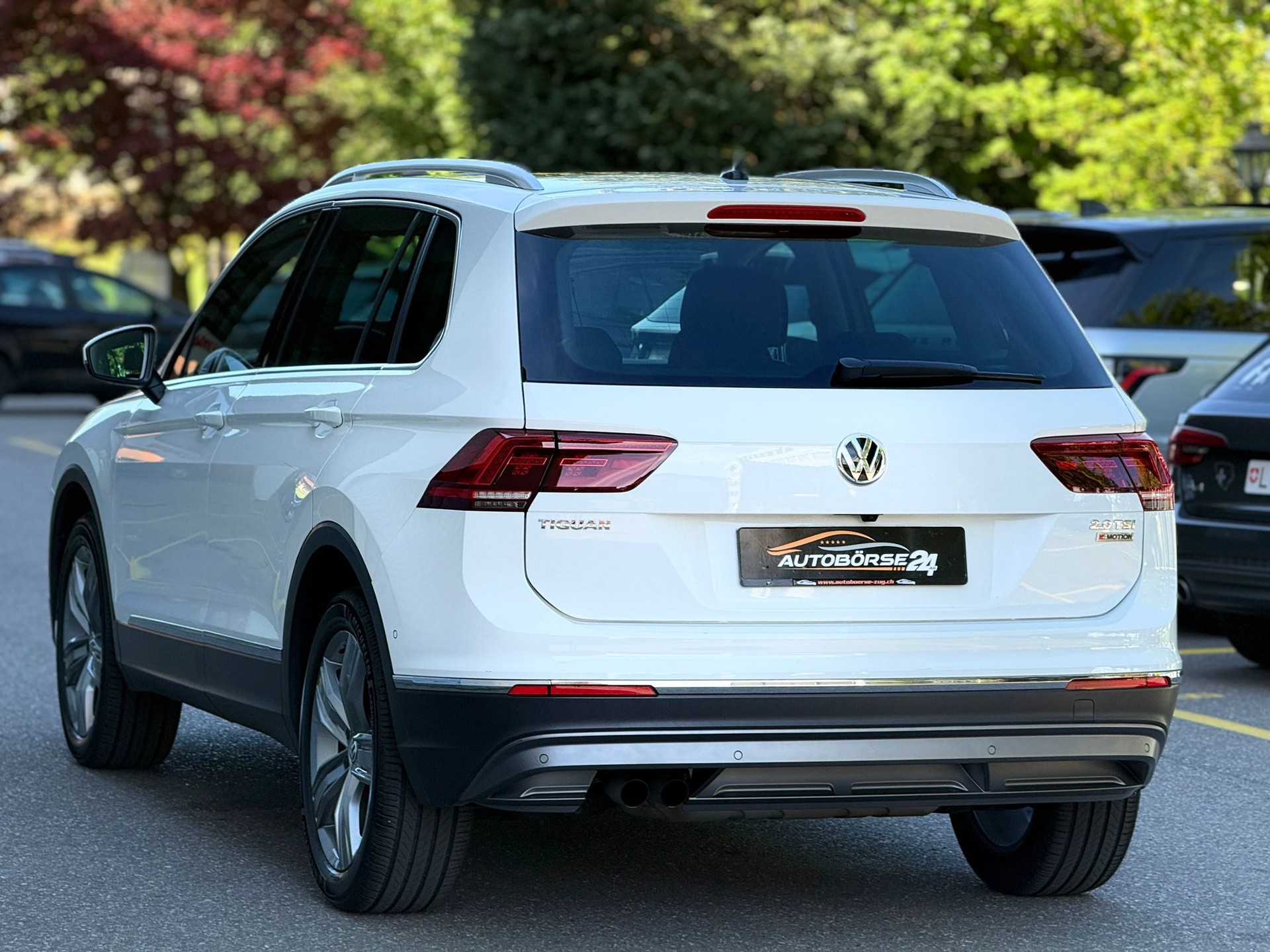 VW Tiguan 2.0 TSI Highline DSG-showroom-element-3
