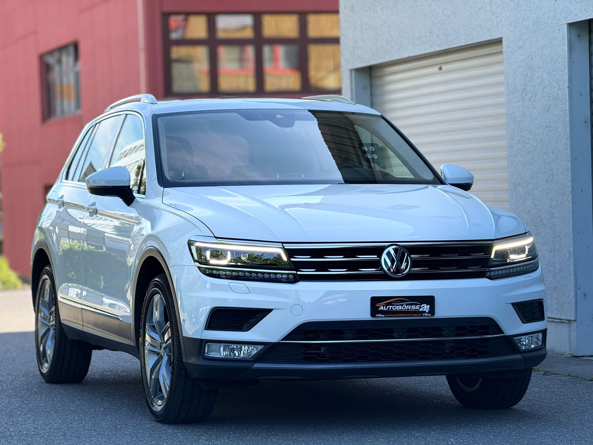 VW Tiguan 2.0 TSI Highline DSG-showroom-element-1