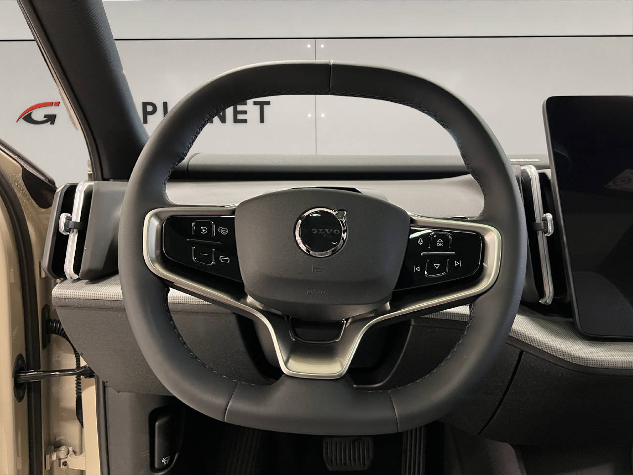 VOLVO EX30 Twin Ultra Performance-image-9