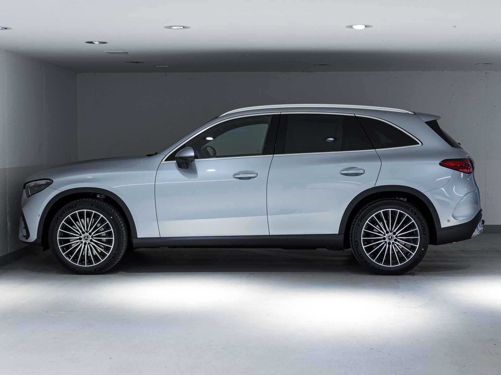 MERCEDES-BENZ GLC 300 4MATIC-image-4