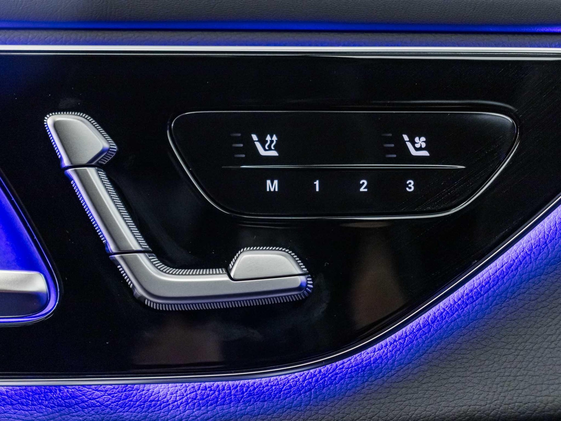 MERCEDES-BENZ GLC 300 4MATIC-image-12