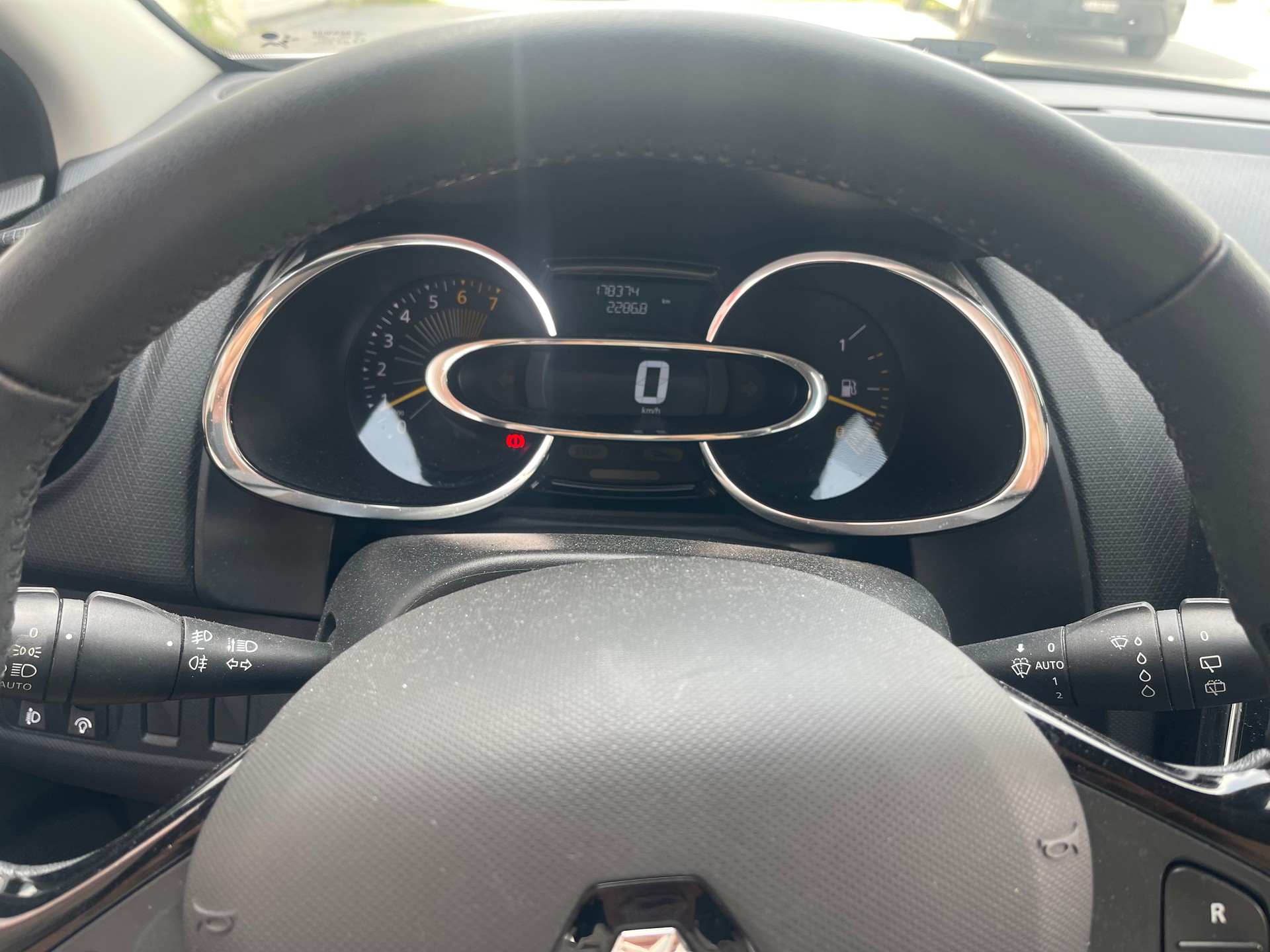 RENAULT Clio 1.2 16V Authentique-image-13