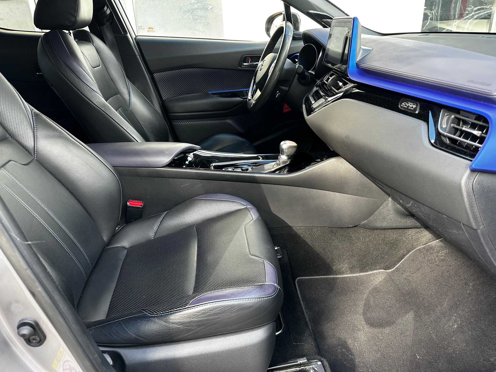 TOYOTA C-HR 1.8 VVTi HSD First Edition-image-12