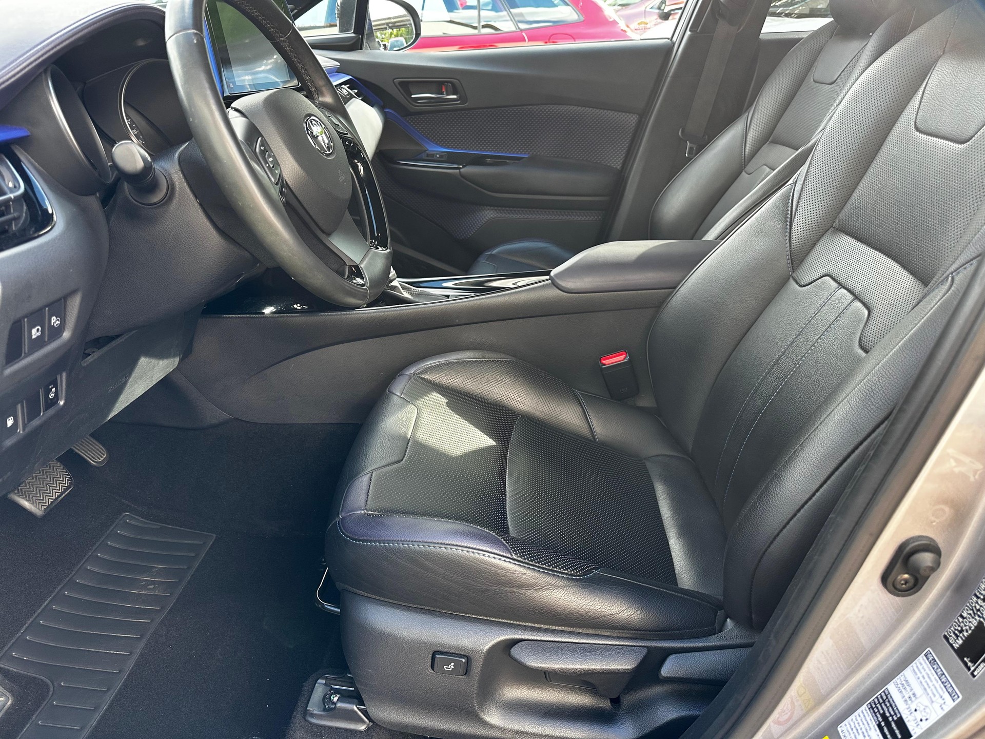 TOYOTA C-HR 1.8 VVTi HSD First Edition-image-7