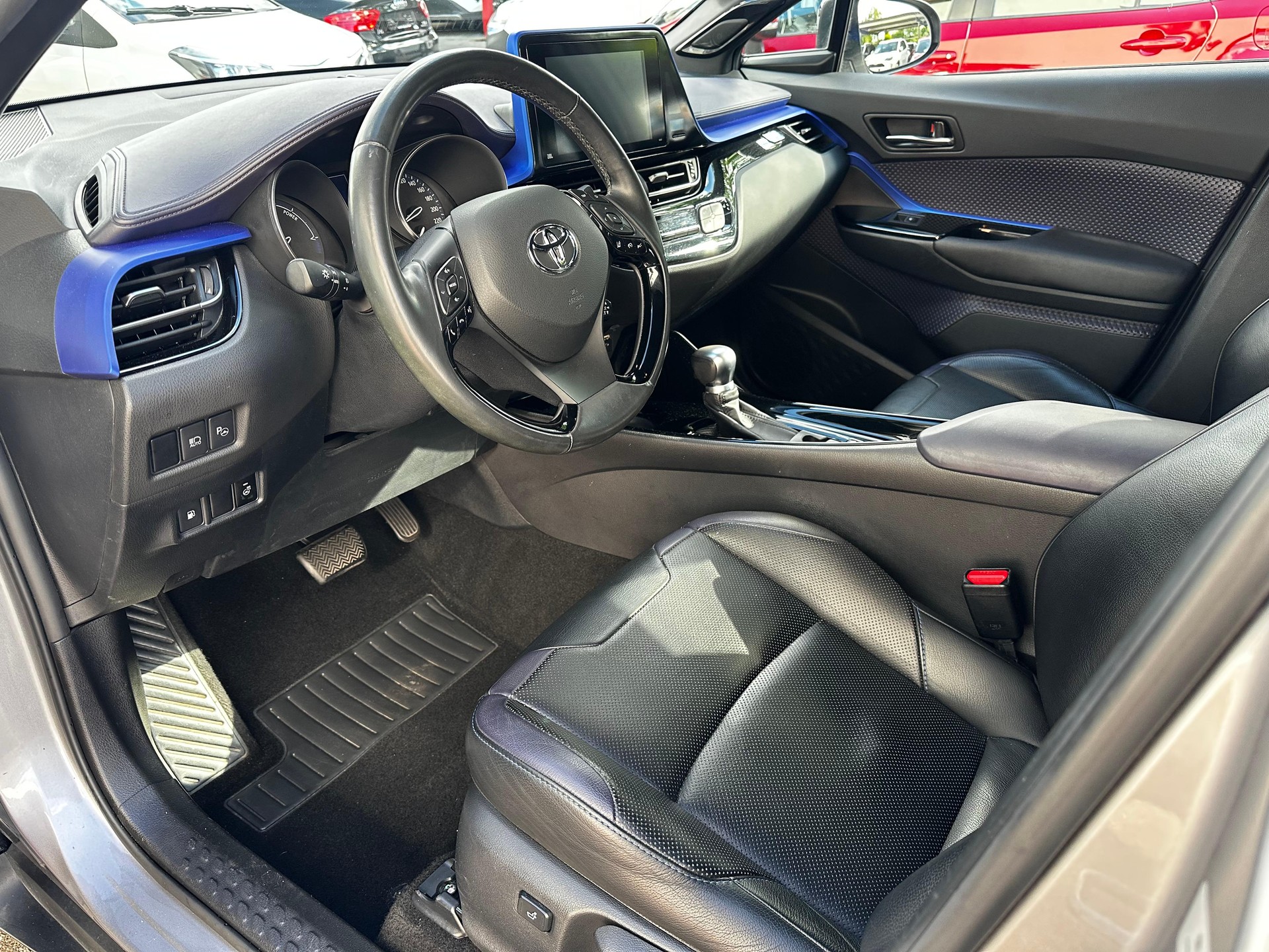 TOYOTA C-HR 1.8 VVTi HSD First Edition-image-8