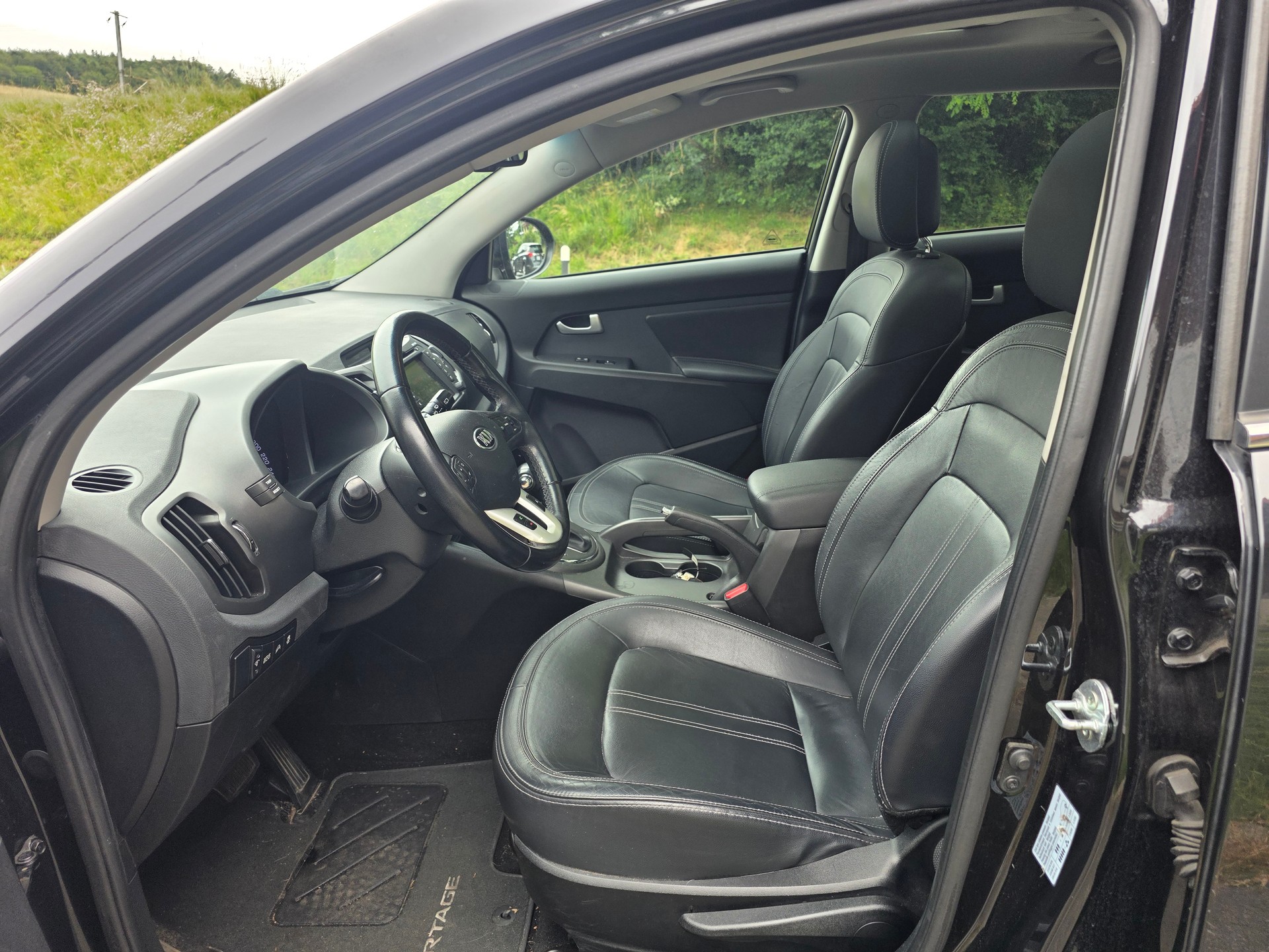 KIA Sportage 2.0 CRDi Trend 4WD Automatic-image-8