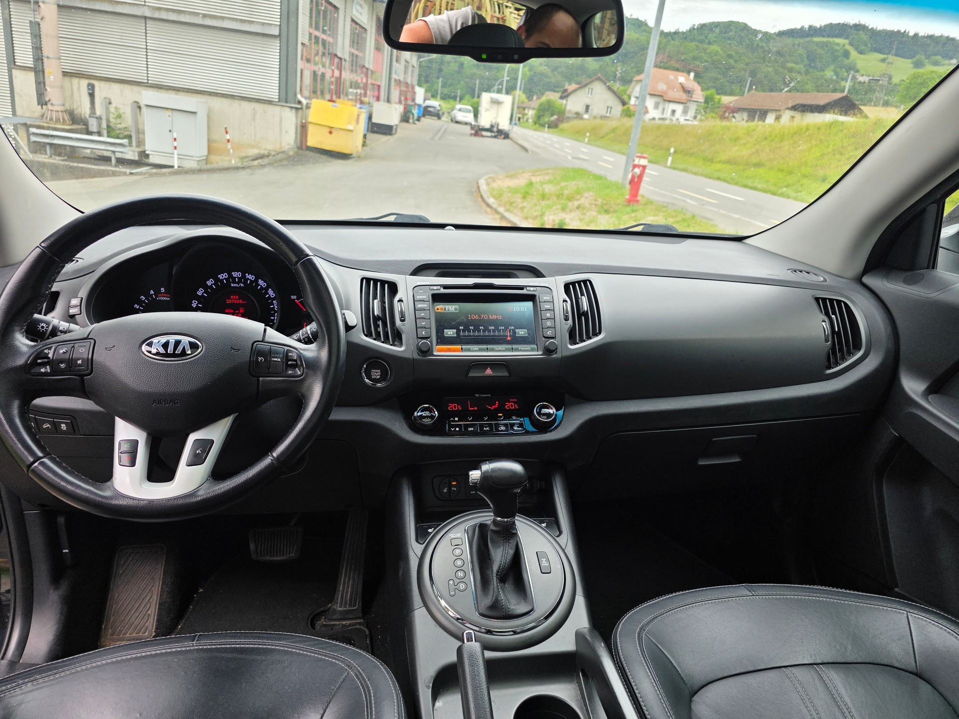 KIA Sportage 2.0 CRDi Trend 4WD Automatic-image-6