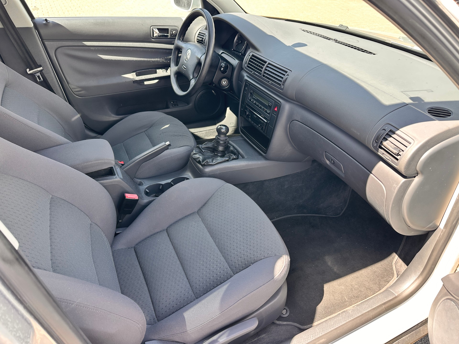 VW PASSAT-image-7