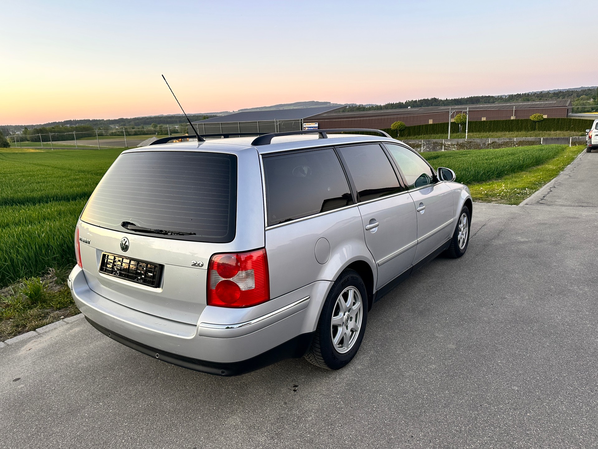 VW PASSAT-image-5