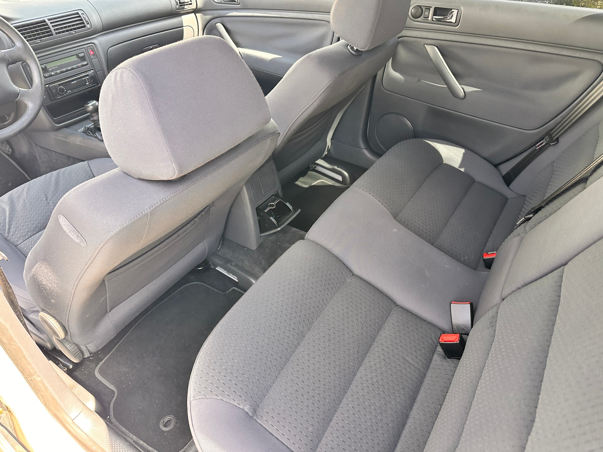 VW PASSAT-image-11