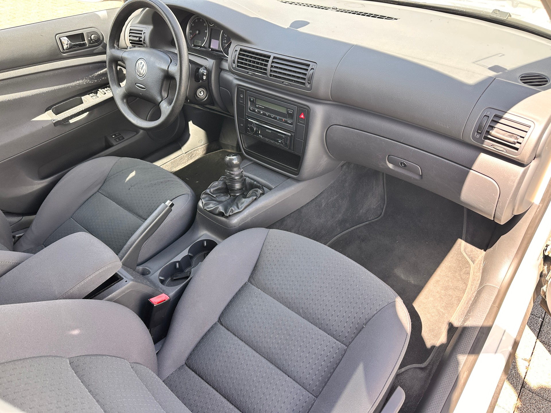 VW PASSAT-image-2