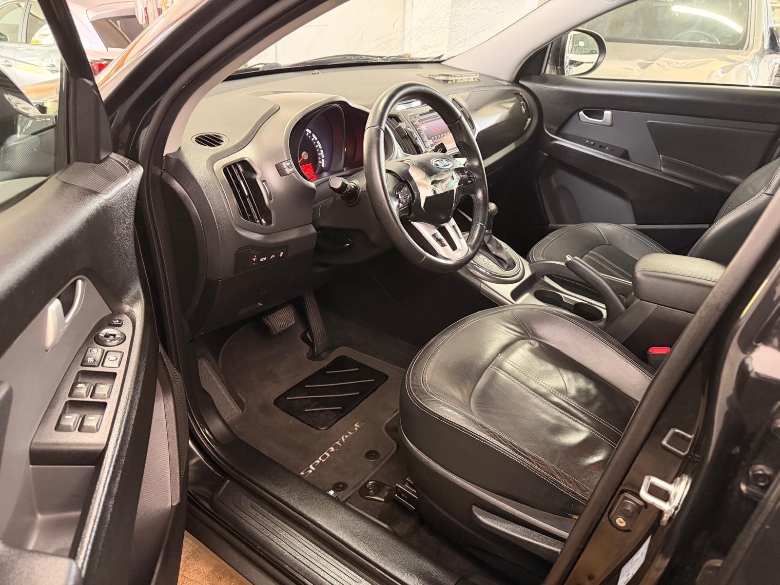 KIA Sportage 2.0 CRDi Style 4WD Automatic-image-7