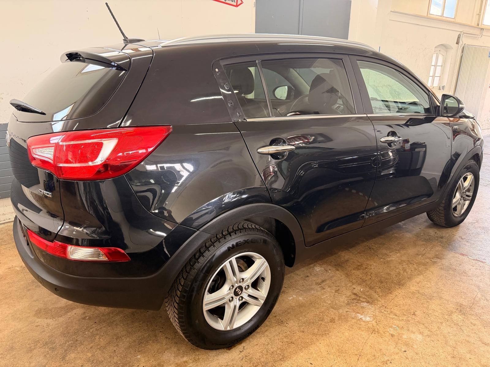 KIA Sportage 2.0 CRDi Style 4WD Automatic-image-1