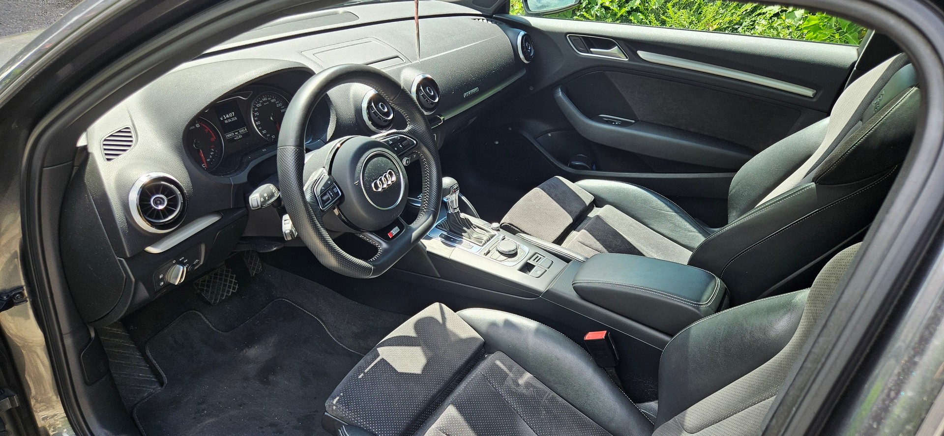 AUDI A3 1.8 T FSI Ambition. Quattro , S-Line, S-Tronic-image-2