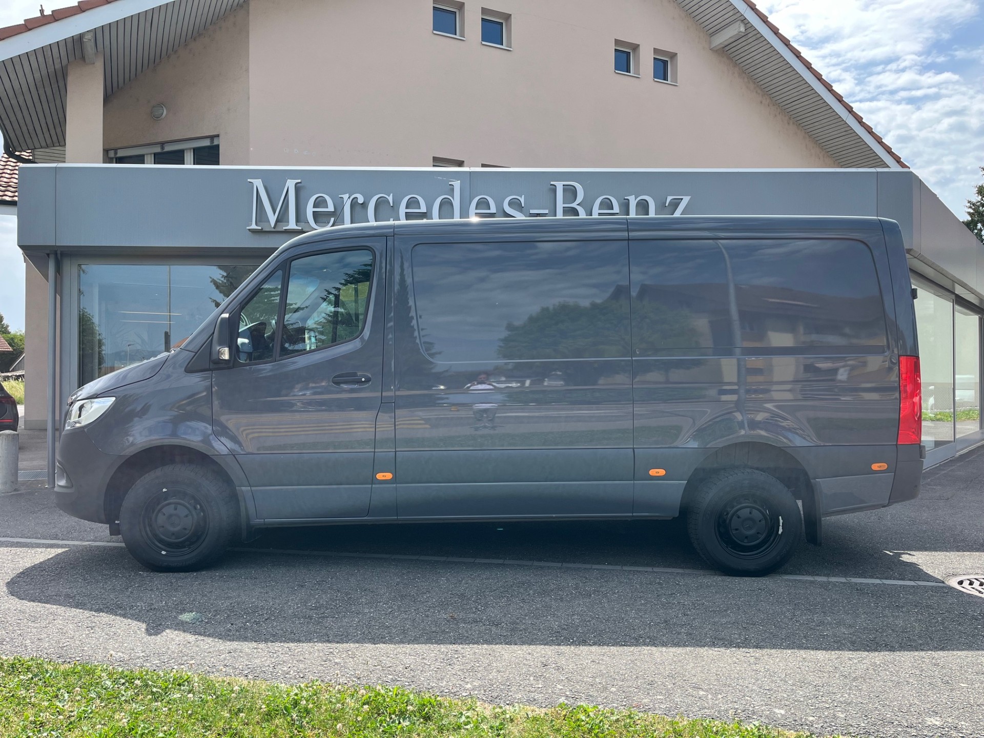 MERCEDES-BENZ Sprinter 319 CDI Standard-image-1
