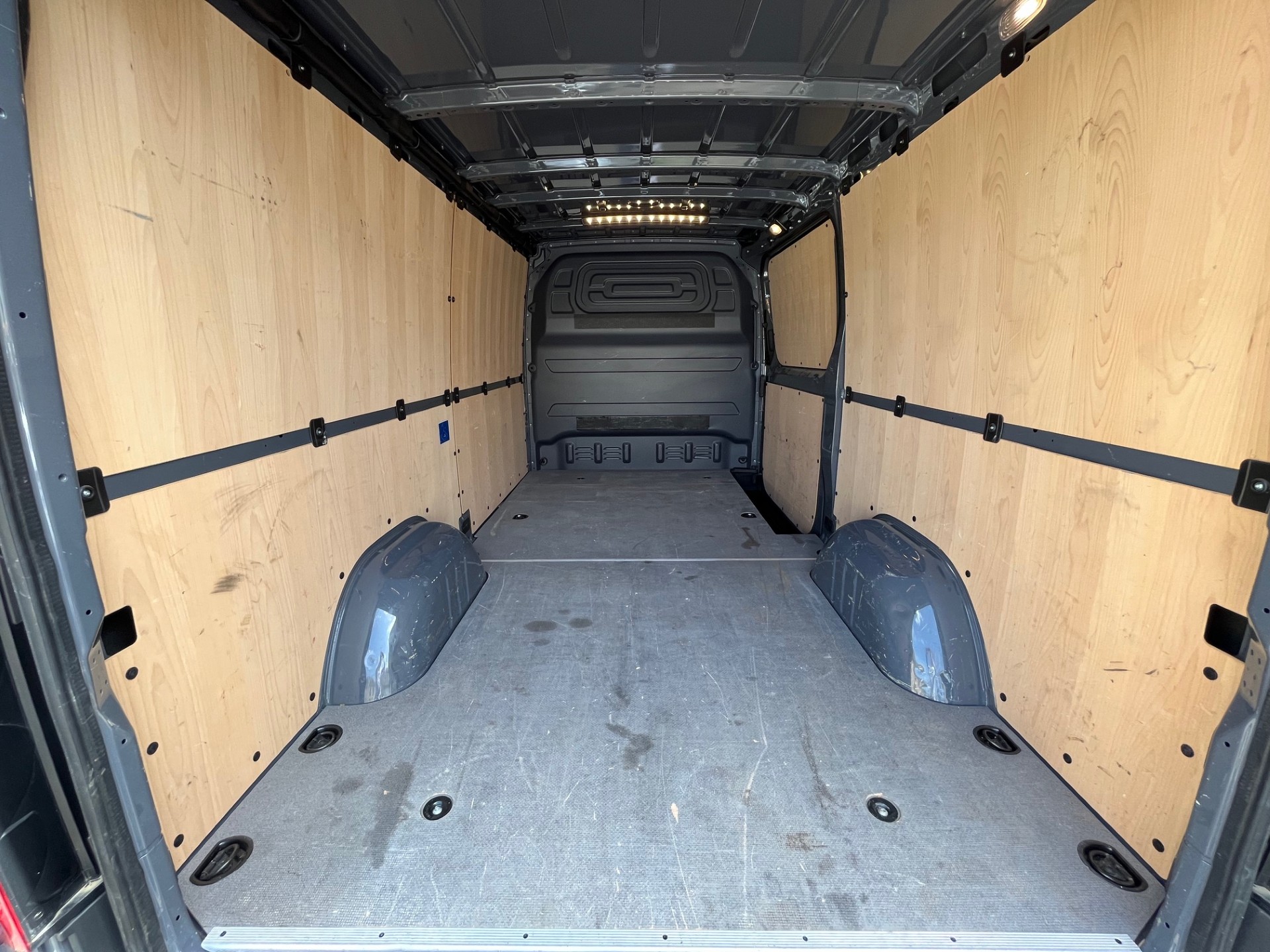 MERCEDES-BENZ Sprinter 319 CDI Standard-image-14