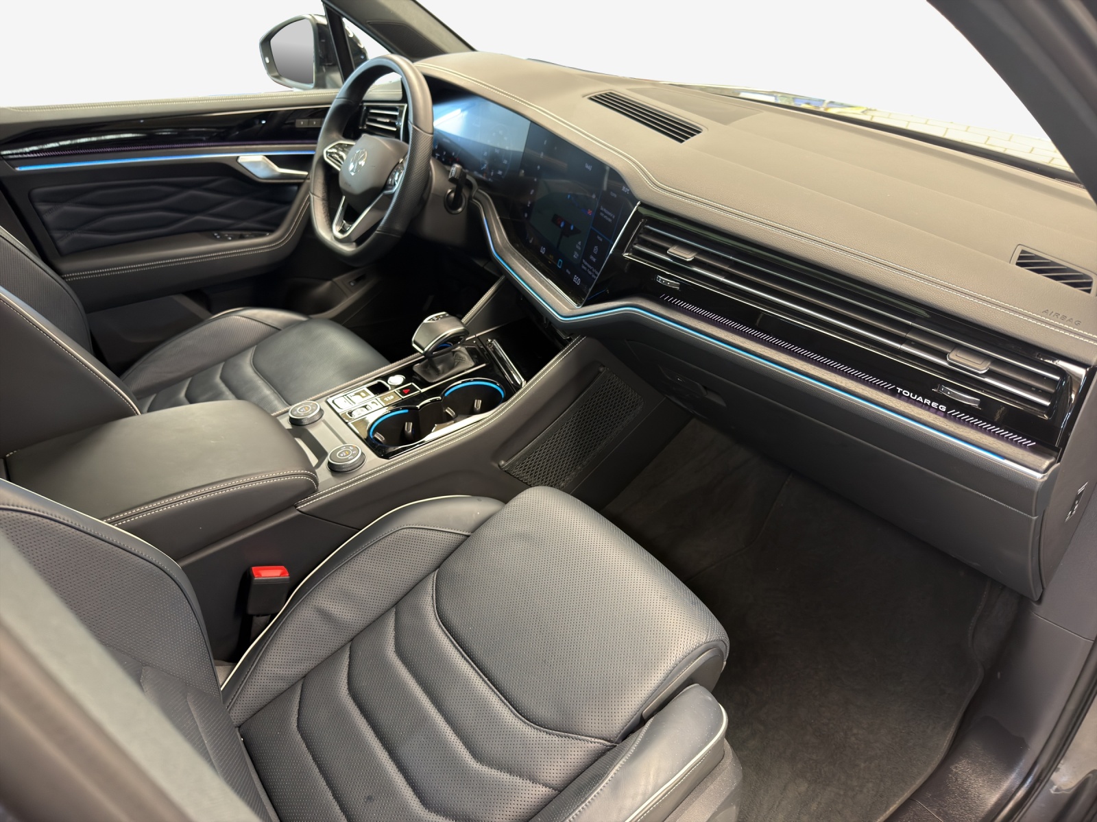 VW Touareg 3.0 TDI R-Line Tiptronic-image-13