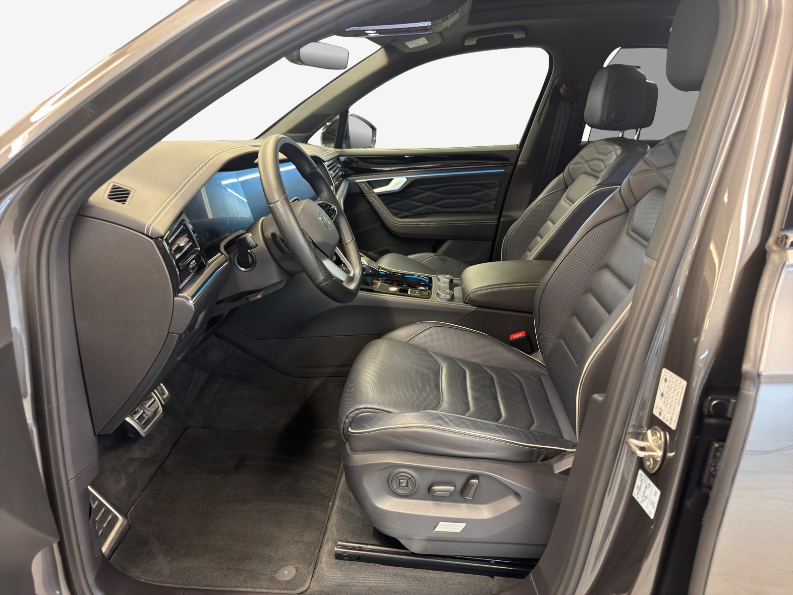 VW Touareg 3.0 TDI R-Line Tiptronic-image-7