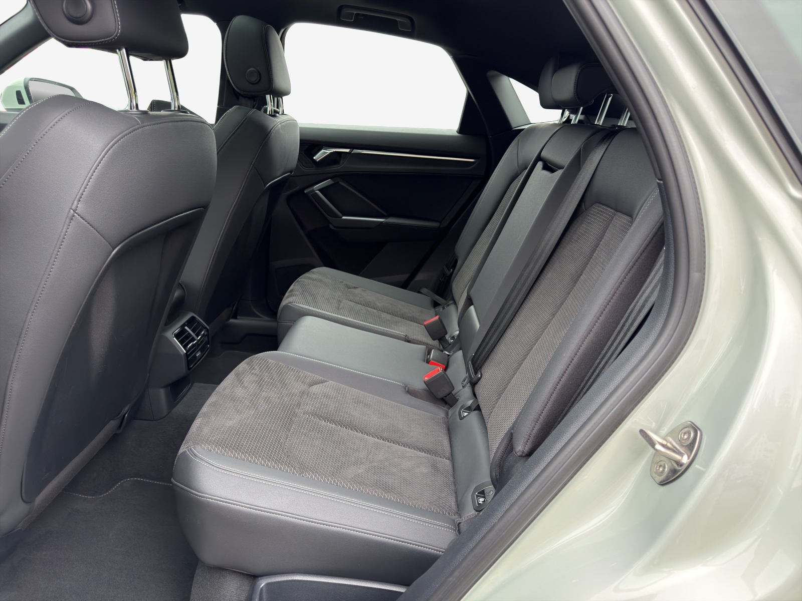 AUDI Q3 Sportback 35 TFSI S line Attraction S-tronic-image-11