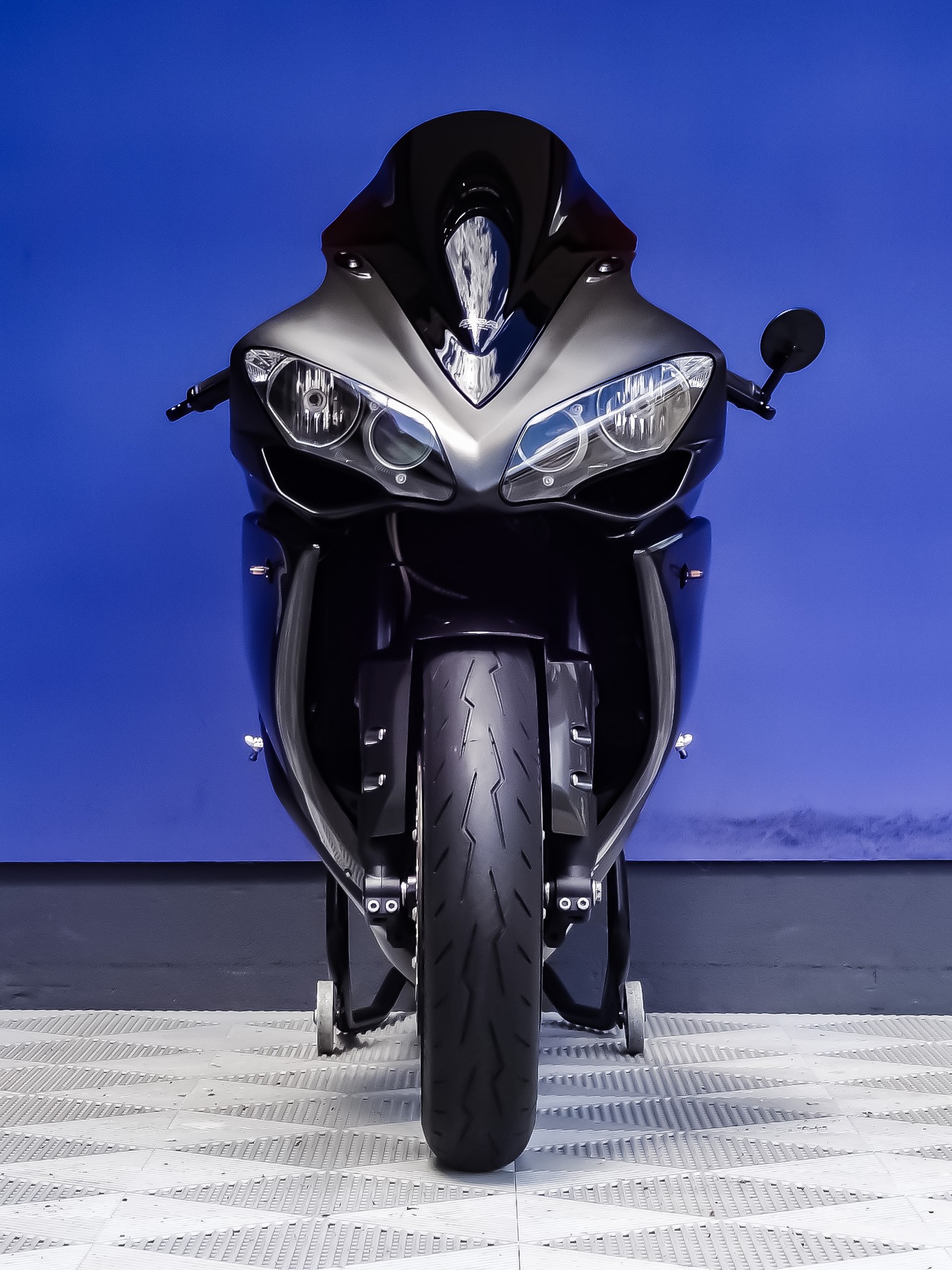 YAMAHA YZF-R1-showroom-element-1