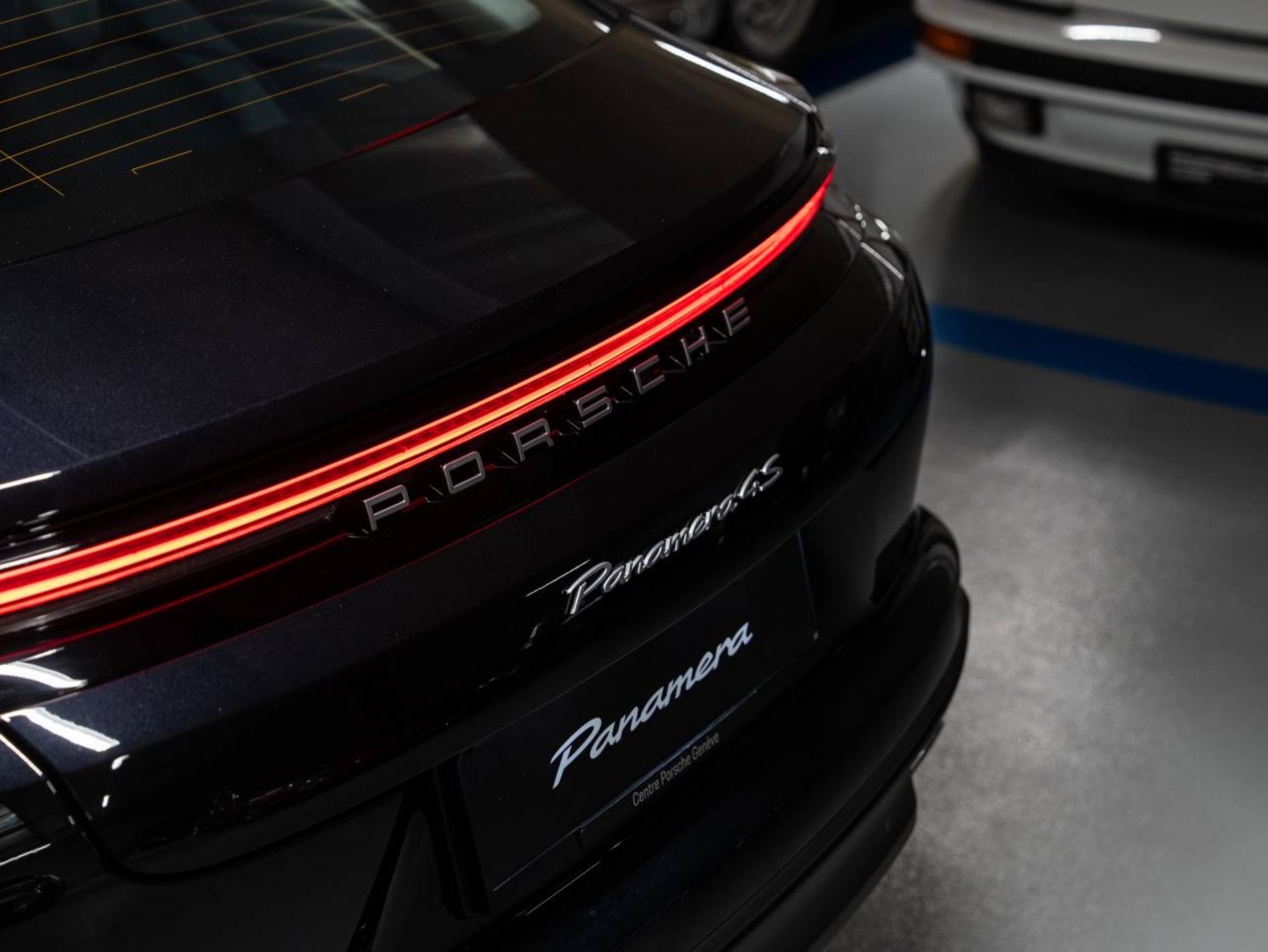 PORSCHE Panamera 4S E-Hybrid-image-23