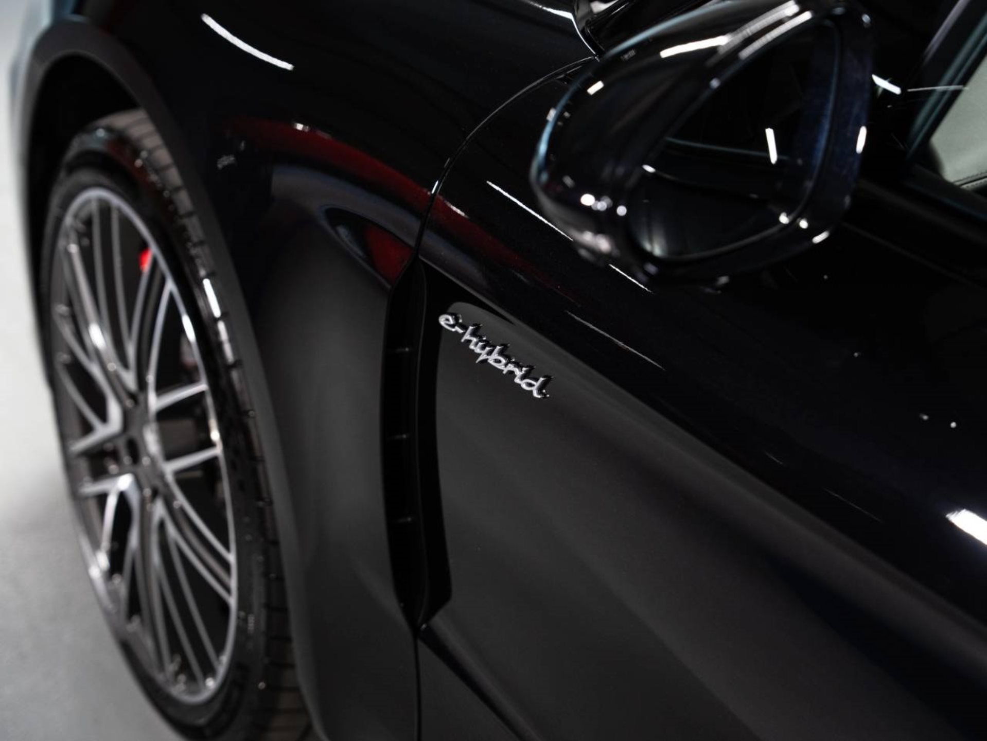 PORSCHE Panamera 4S E-Hybrid-image-21