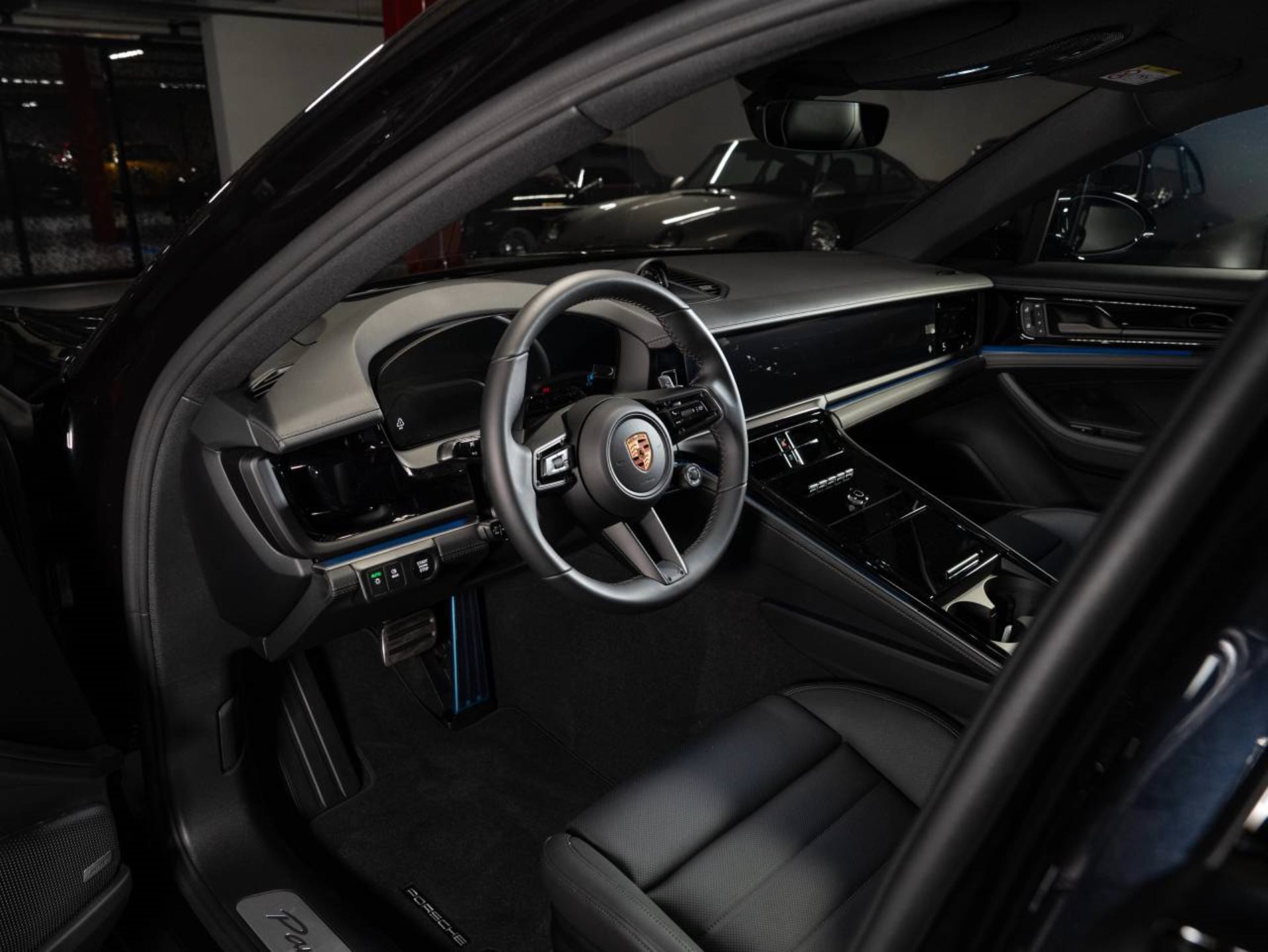 PORSCHE Panamera 4S E-Hybrid-image-3