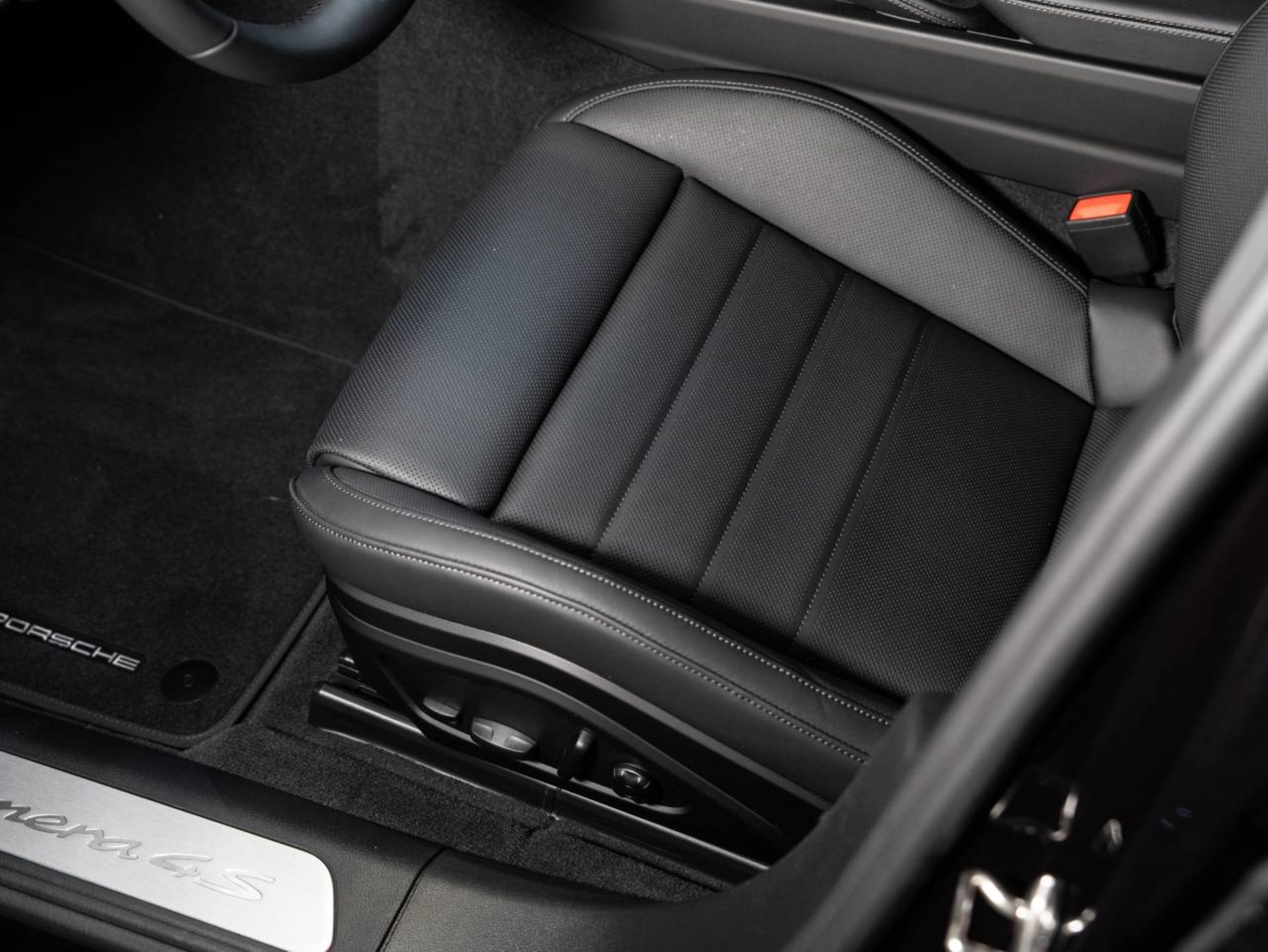 PORSCHE Panamera 4S E-Hybrid-image-20